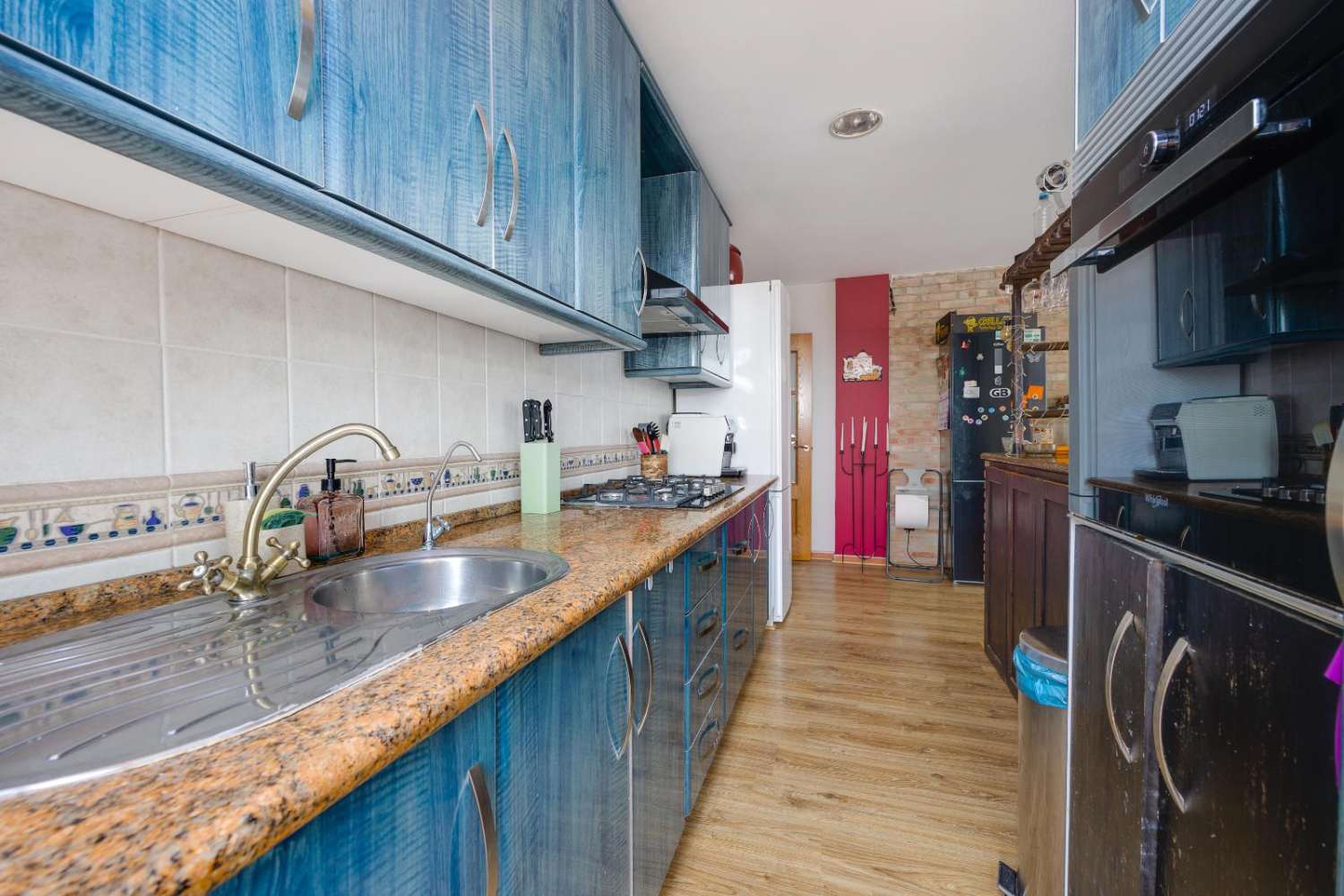 ÁTICO CON VISTAS AL MAR EN PILAR DE LA HORADADA – 3 DORMITORIOS, GRAN TERRAZA Y EXCELENTE ESTADO