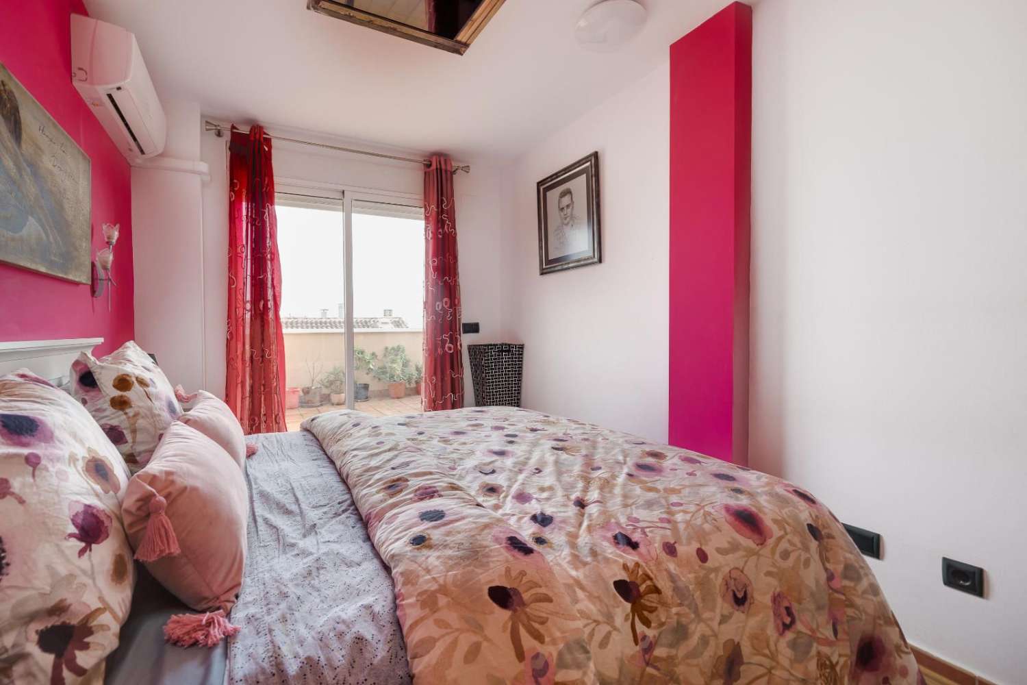 ÁTICO CON VISTAS AL MAR EN PILAR DE LA HORADADA – 3 DORMITORIOS, GRAN TERRAZA Y EXCELENTE ESTADO