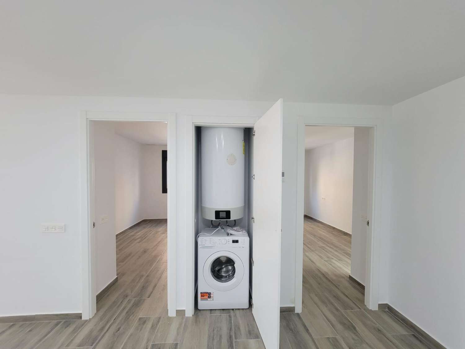 IMPRESIONANTE APARTAMENTO A ESTRENAR CON GRAN TERRAZA Y PISCINA CUBIERTA EN LA MEJOR ZONA DE TORREVIEJA