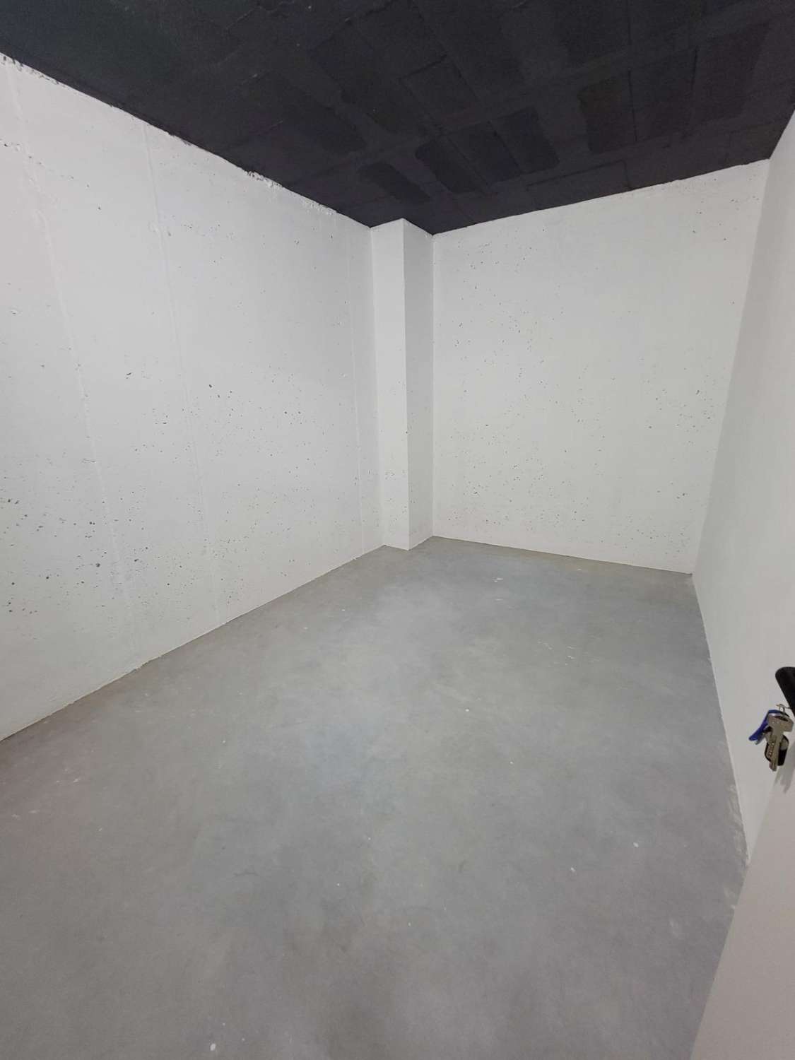 IMPRESIONANTE APARTAMENTO A ESTRENAR CON GRAN TERRAZA Y PISCINA CUBIERTA EN LA MEJOR ZONA DE TORREVIEJA