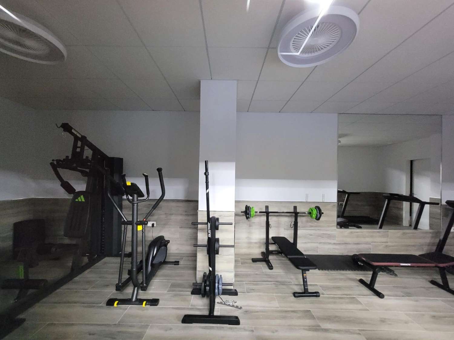 IMPRESIONANTE APARTAMENTO A ESTRENAR CON GRAN TERRAZA Y PISCINA CUBIERTA EN LA MEJOR ZONA DE TORREVIEJA