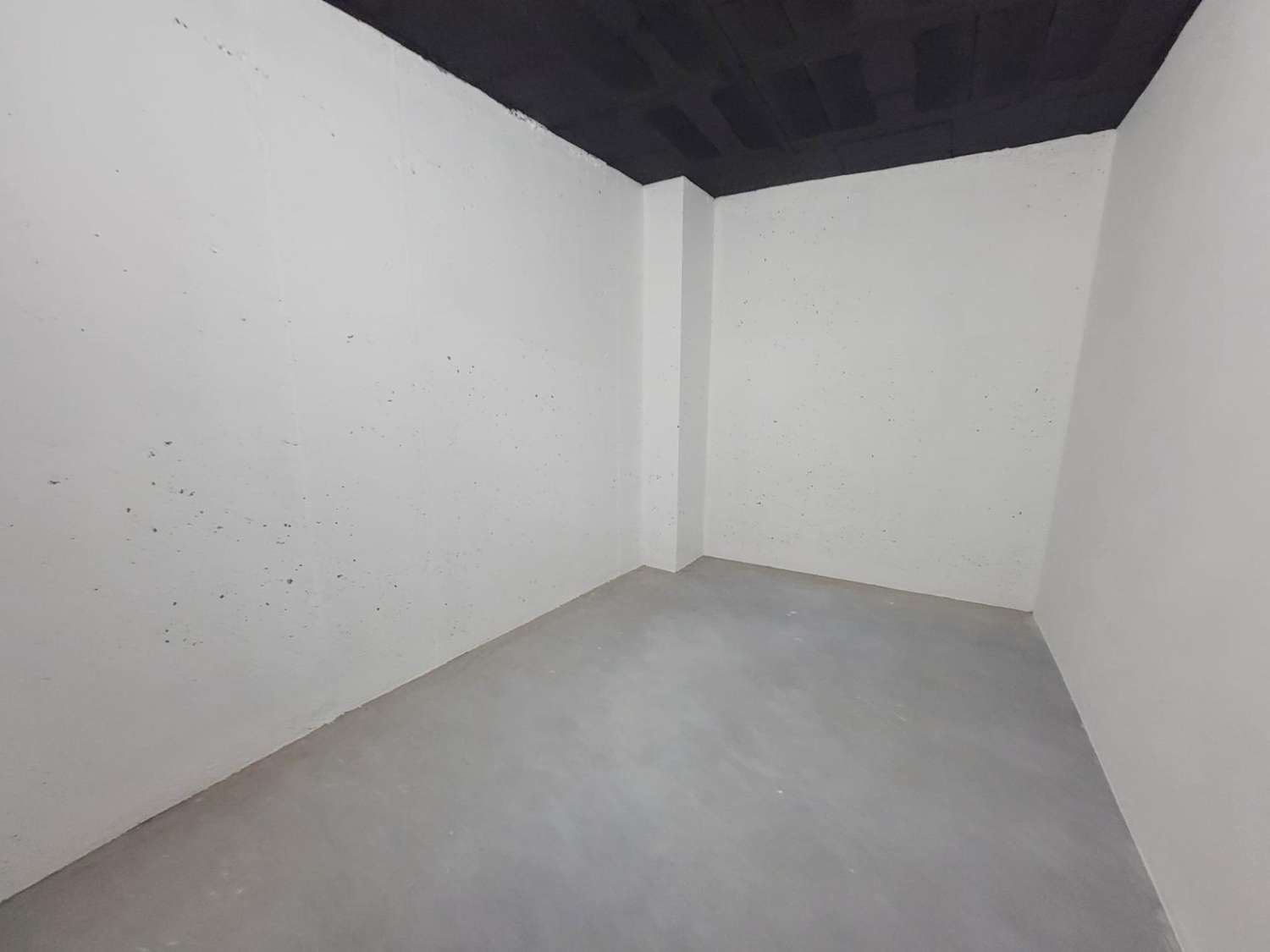 IMPRESIONANTE APARTAMENTO A ESTRENAR CON GRAN TERRAZA Y PISCINA CUBIERTA EN LA MEJOR ZONA DE TORREVIEJA