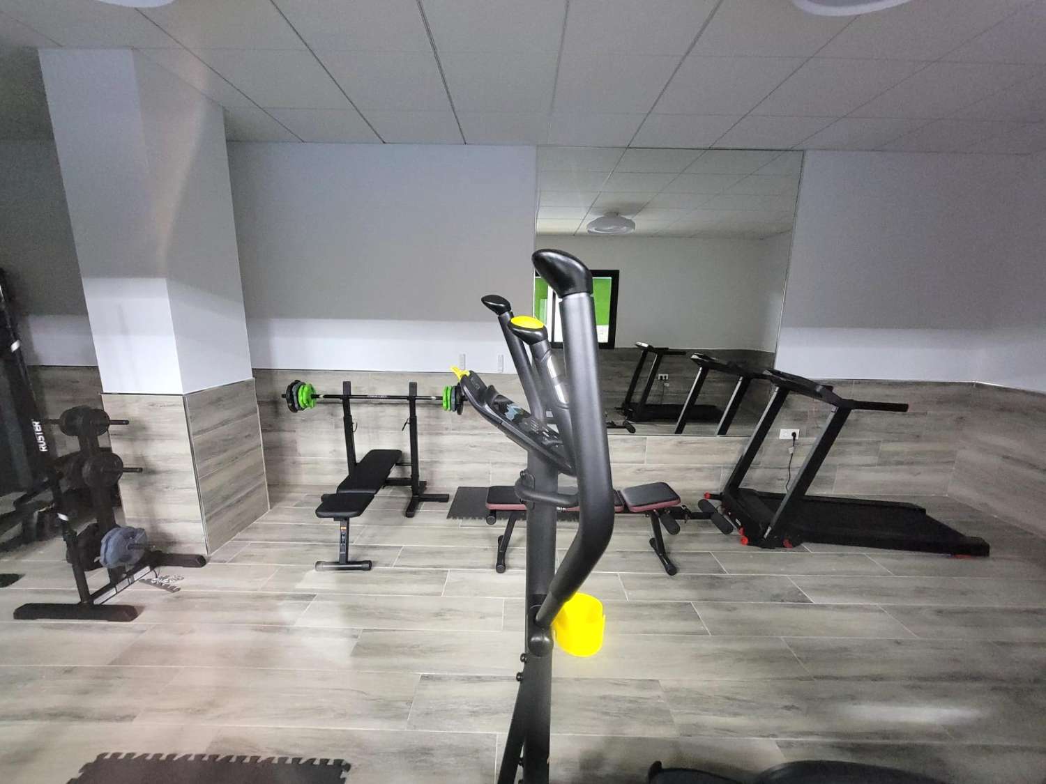 IMPRESIONANTE APARTAMENTO A ESTRENAR CON GRAN TERRAZA Y PISCINA CUBIERTA EN LA MEJOR ZONA DE TORREVIEJA