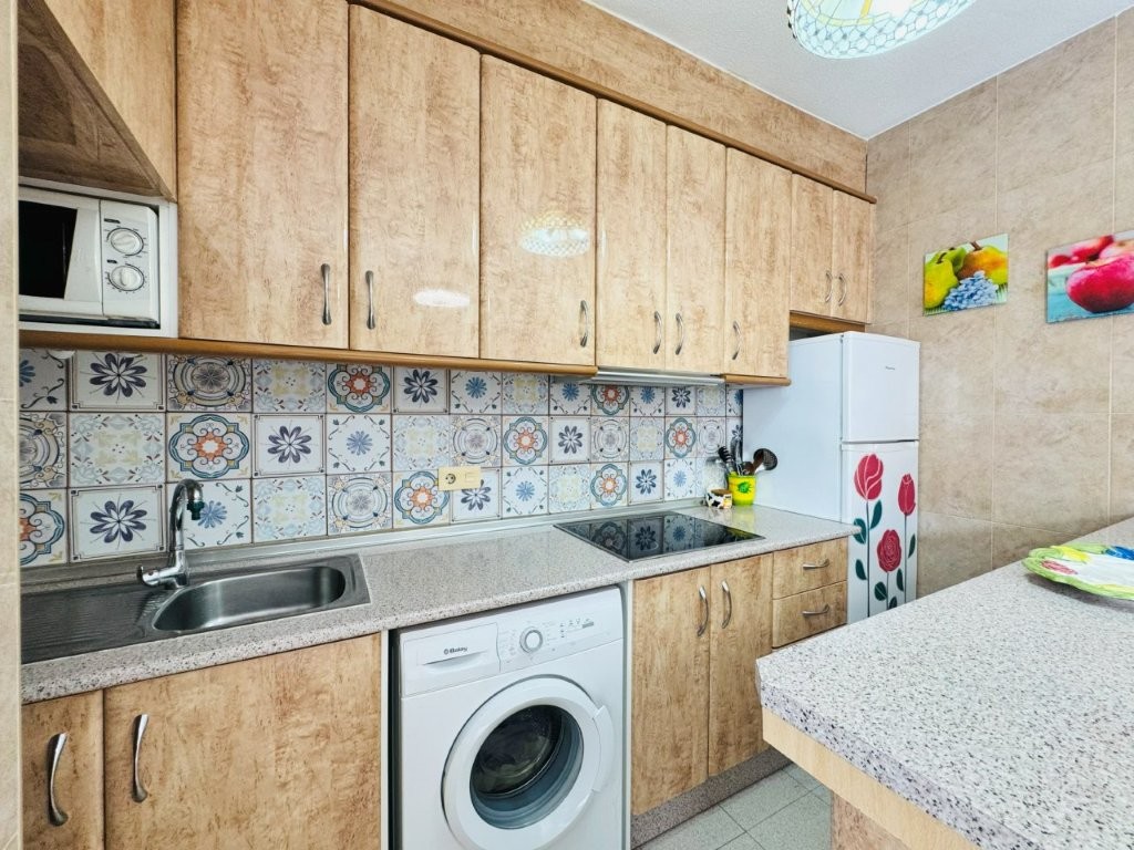 迷人的翻新顶层公寓，带大露台，朝南，位于拉马塔