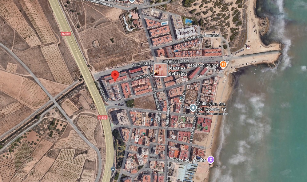 迷人的翻新顶层公寓，带大露台，朝南，位于拉马塔