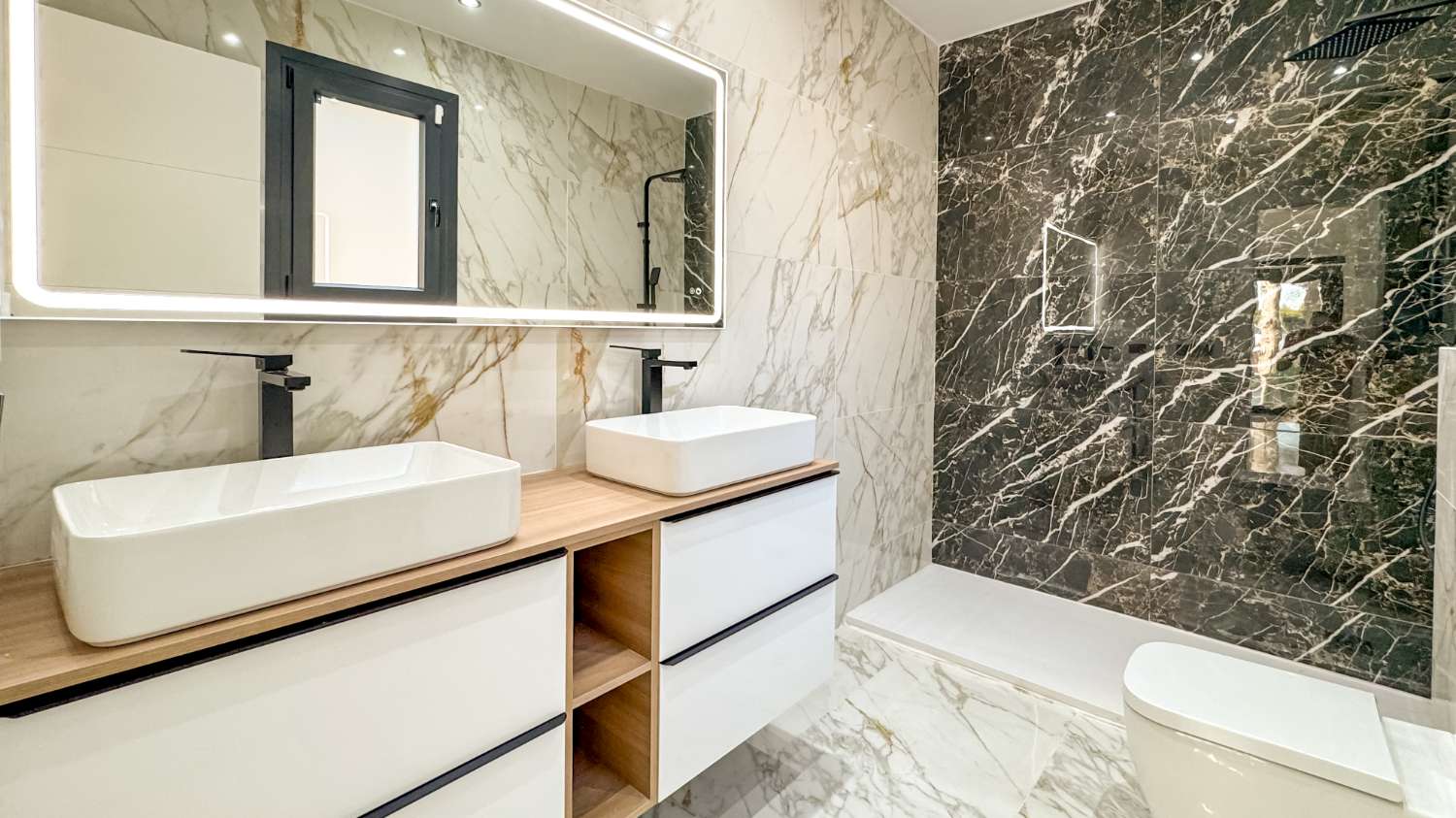 城市化洛斯阳台的现代宽敞别墅 – 托雷维耶哈