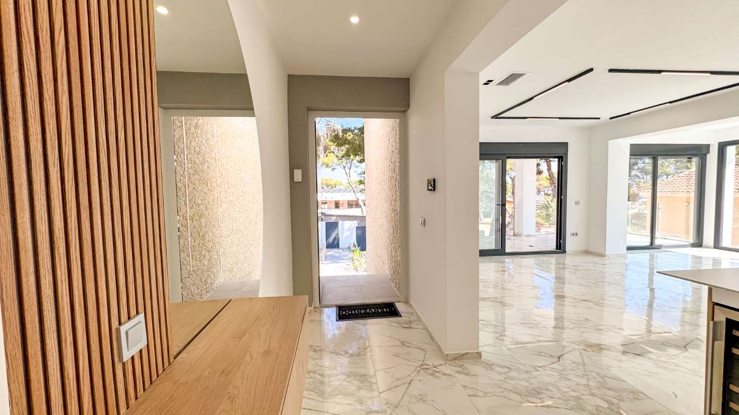 城市化洛斯阳台的现代宽敞别墅 – 托雷维耶哈