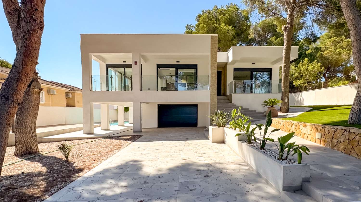 城市化洛斯阳台的现代宽敞别墅 – 托雷维耶哈