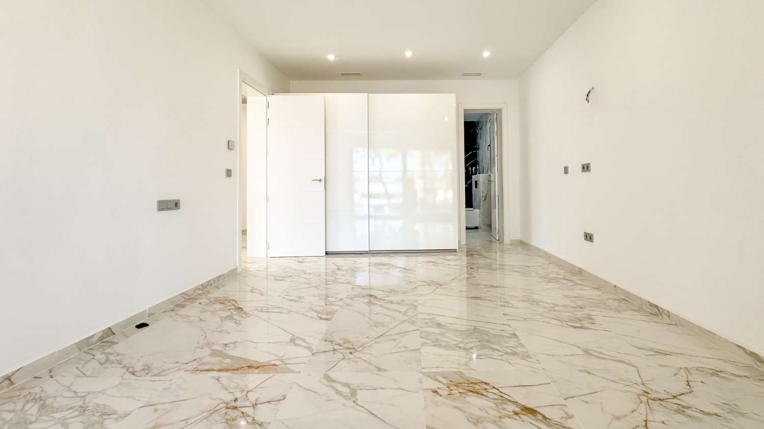 城市化洛斯阳台的现代宽敞别墅 – 托雷维耶哈