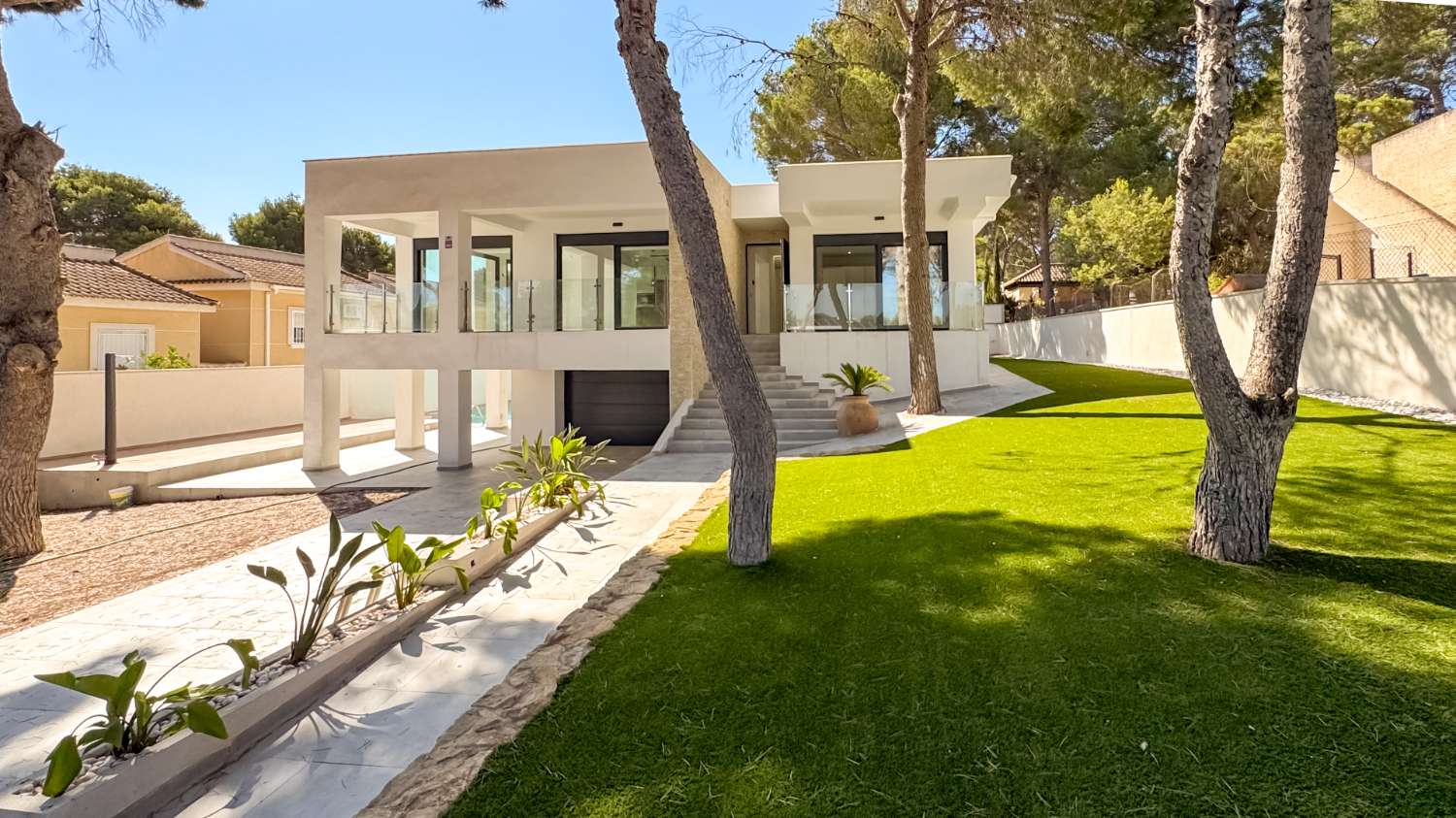 城市化洛斯阳台的现代宽敞别墅 – 托雷维耶哈