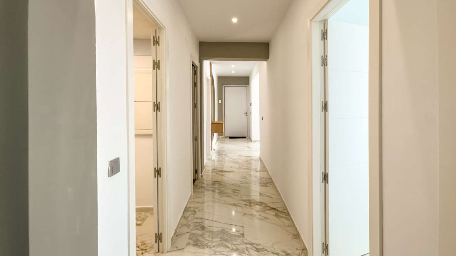 城市化洛斯阳台的现代宽敞别墅 – 托雷维耶哈