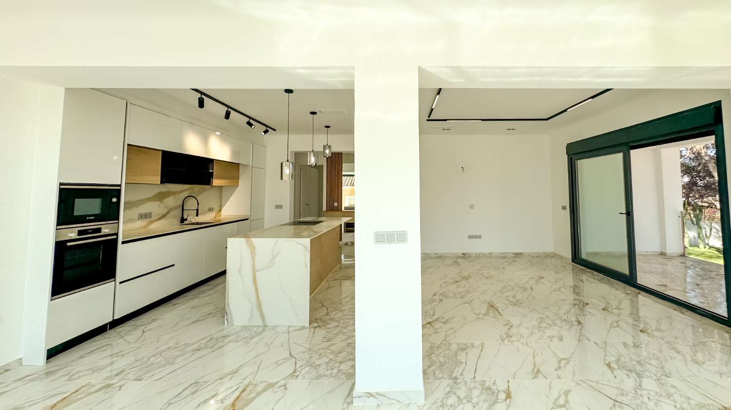 城市化洛斯阳台的现代宽敞别墅 – 托雷维耶哈