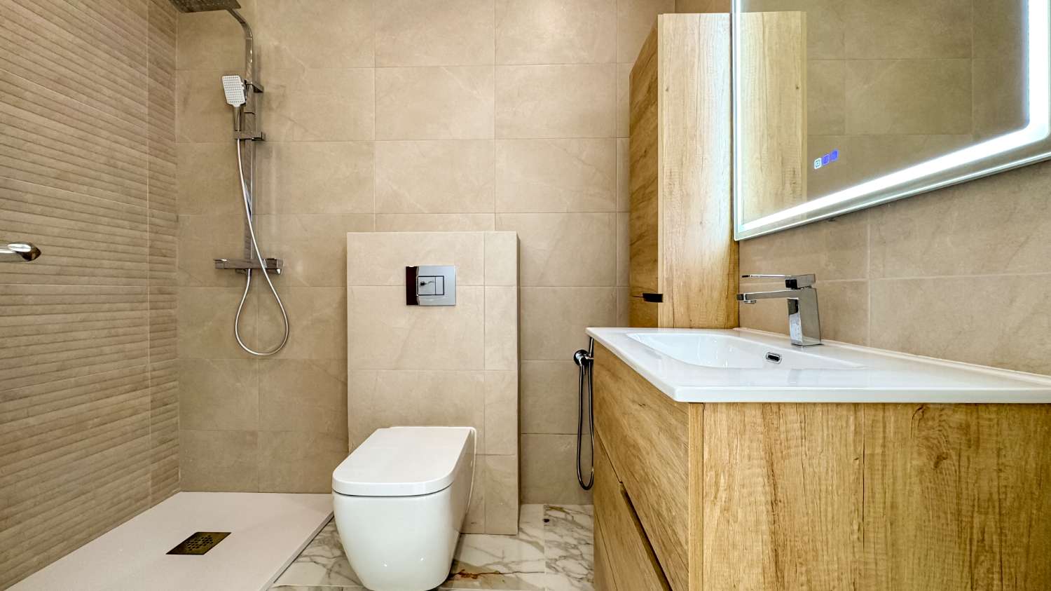 城市化洛斯阳台的现代宽敞别墅 – 托雷维耶哈