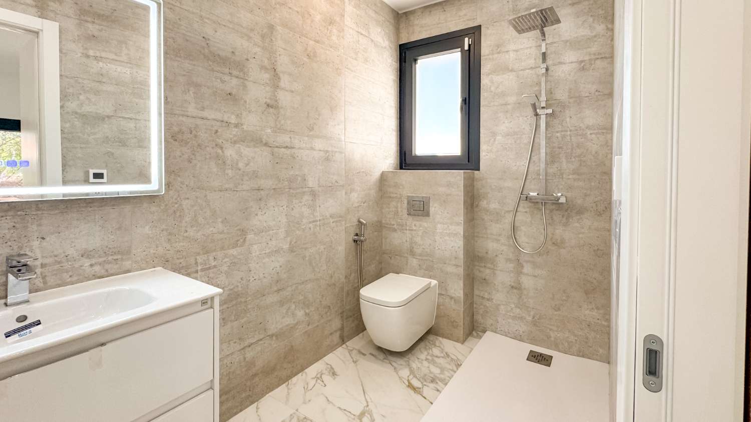 城市化洛斯阳台的现代宽敞别墅 – 托雷维耶哈