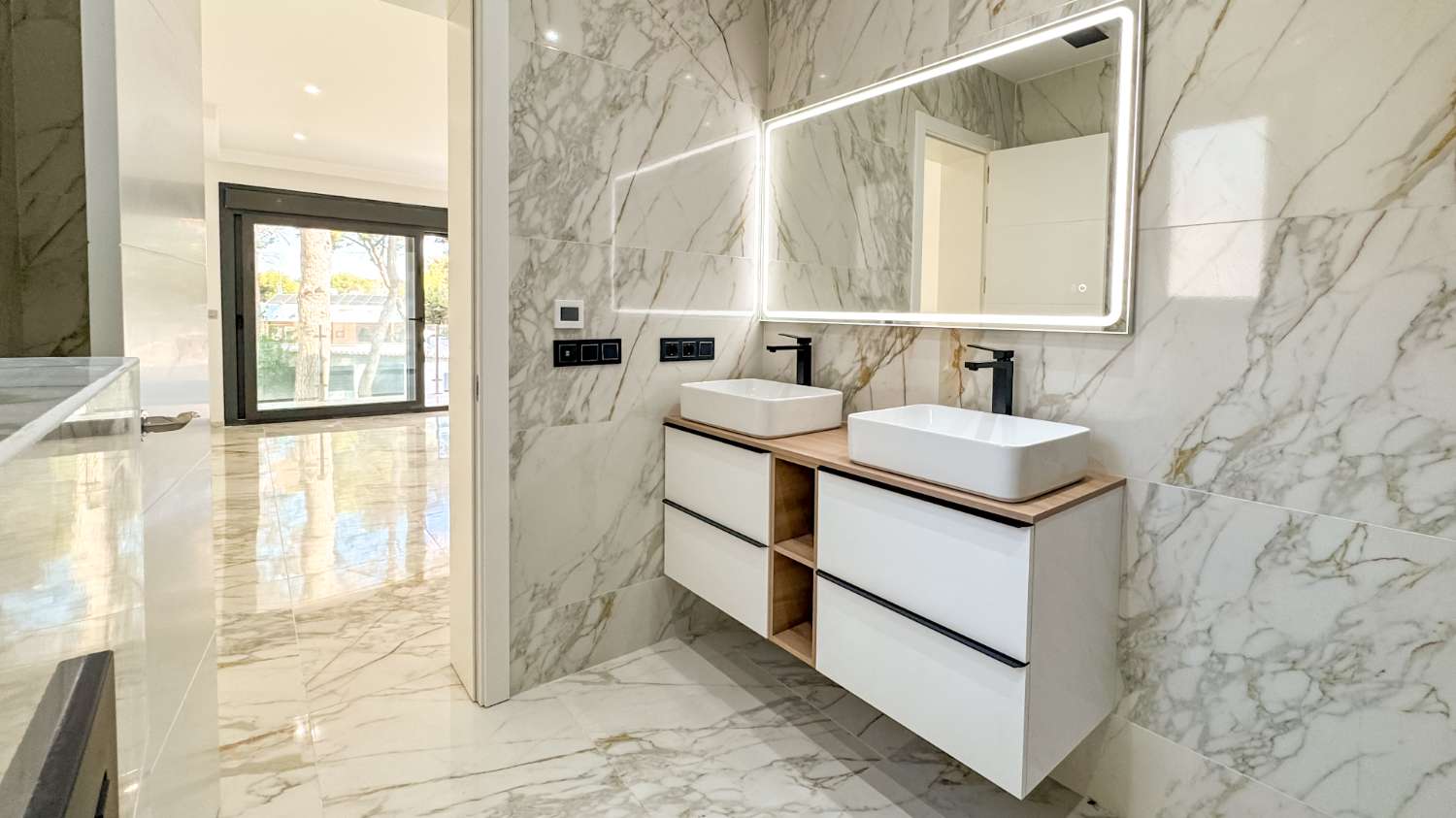 城市化洛斯阳台的现代宽敞别墅 – 托雷维耶哈