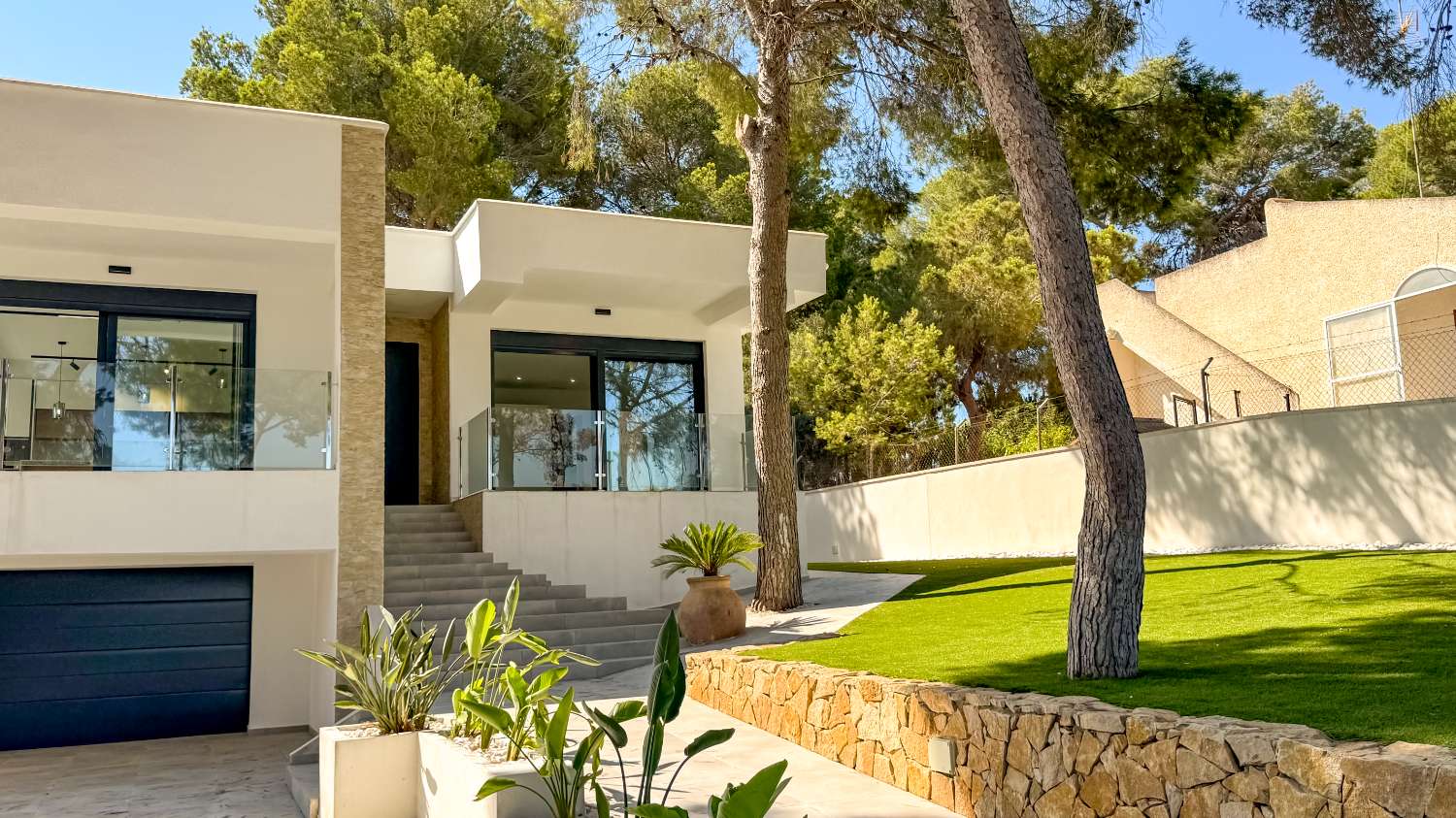 城市化洛斯阳台的现代宽敞别墅 – 托雷维耶哈