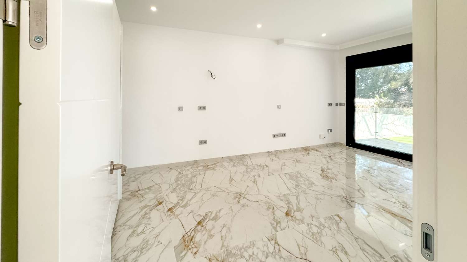 城市化洛斯阳台的现代宽敞别墅 – 托雷维耶哈