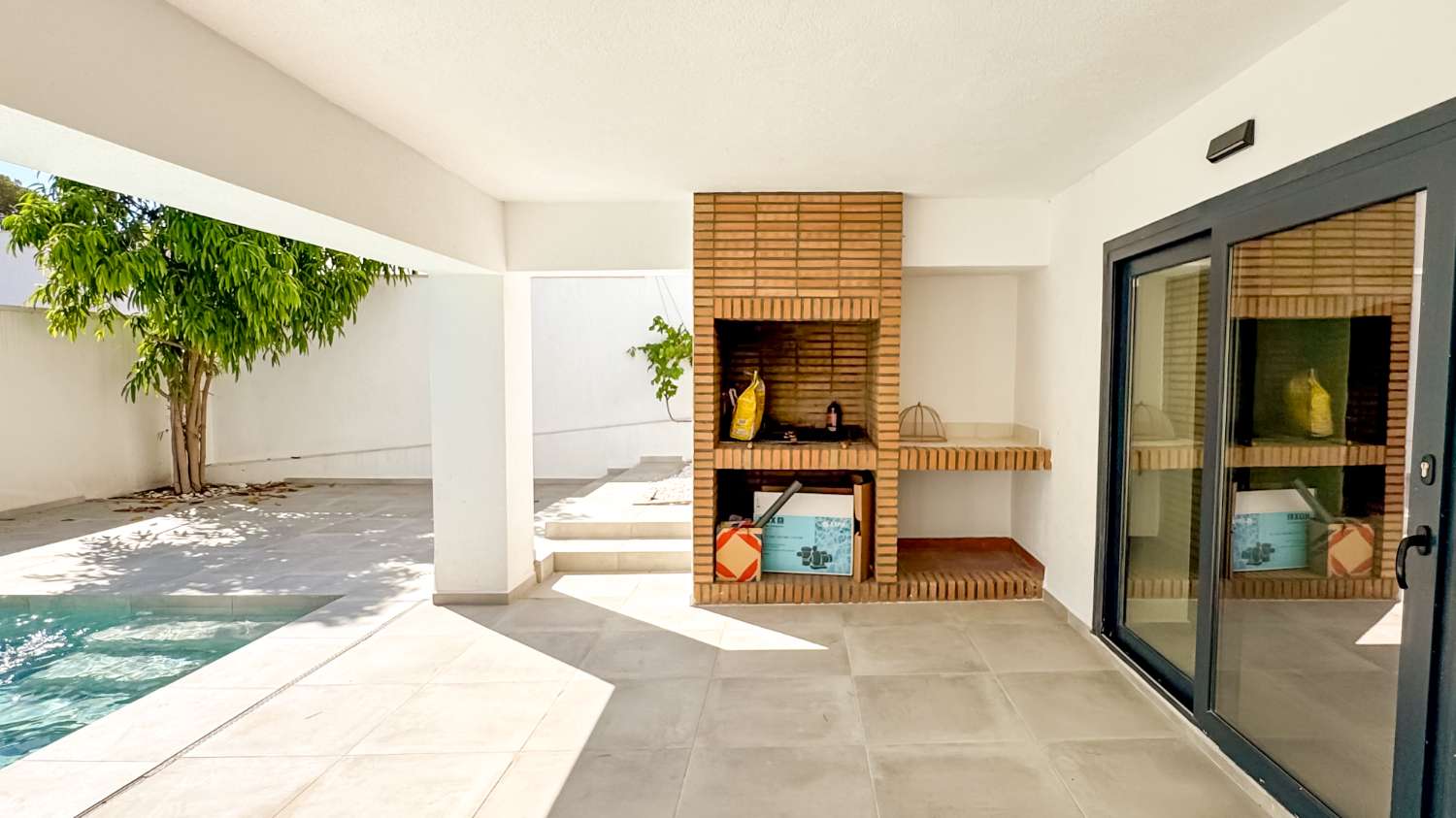 城市化洛斯阳台的现代宽敞别墅 – 托雷维耶哈