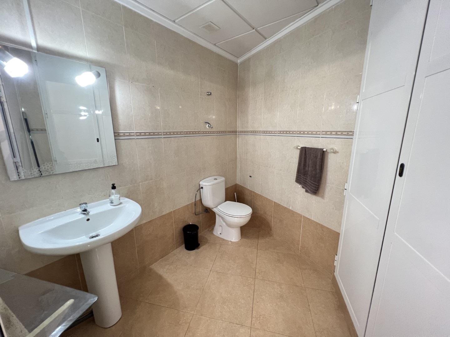 LOCAL COMERCIAL EN VENTA EN EL CENTRO DE GUARDAMAR DEL SEGURA