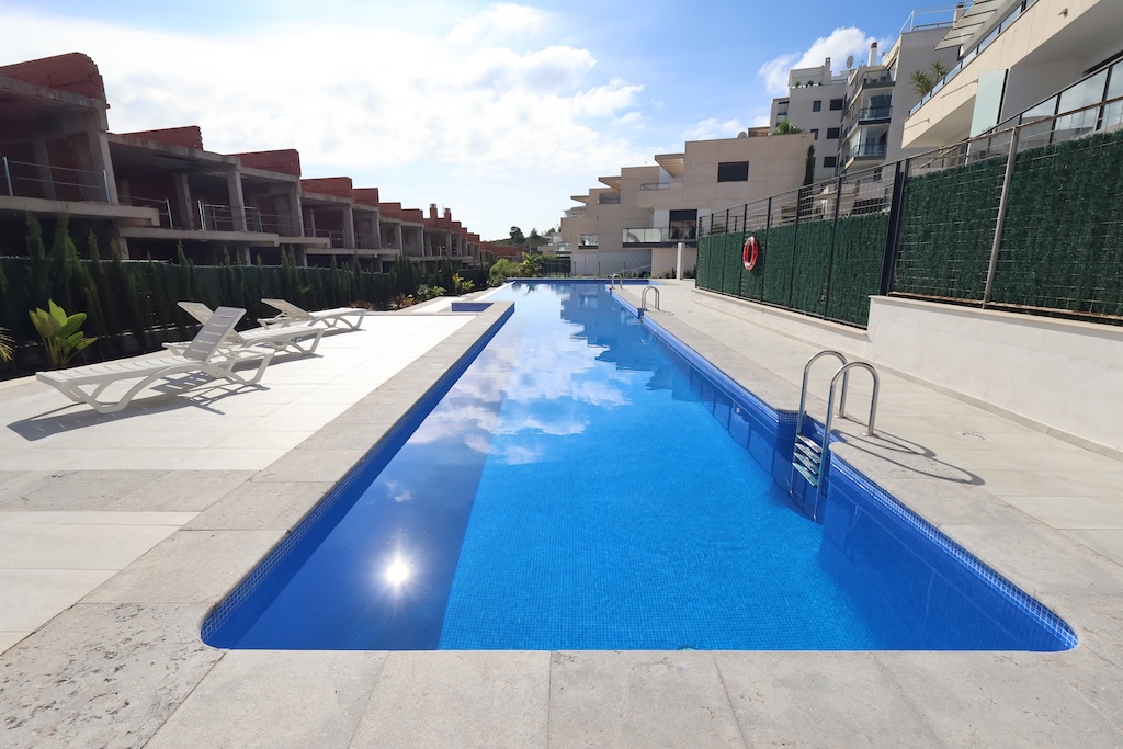 CAMPOAMOR GOLF – APARTAMENTO DE DISEÑO CON VISTAS AL MAR