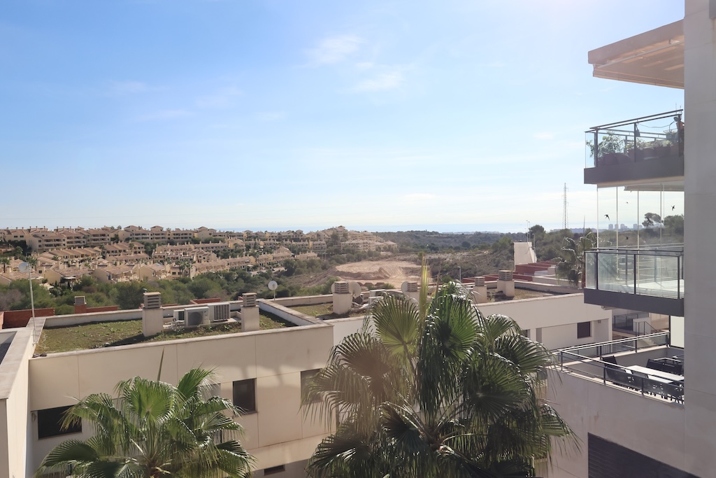 CAMPOAMOR GOLF – APARTAMENTO DE DISEÑO CON VISTAS AL MAR