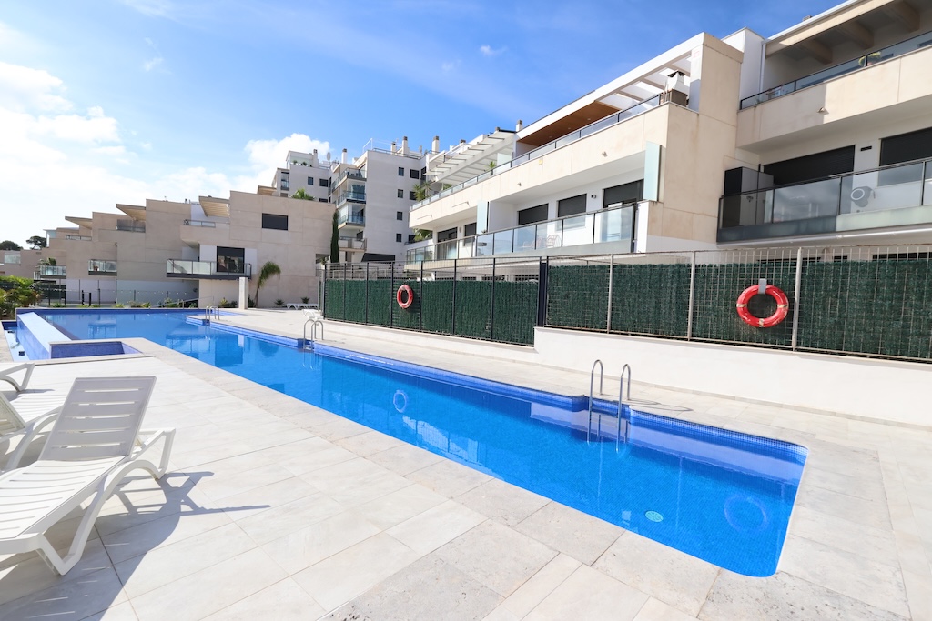 CAMPOAMOR GOLF – APARTAMENTO DE DISEÑO CON VISTAS AL MAR
