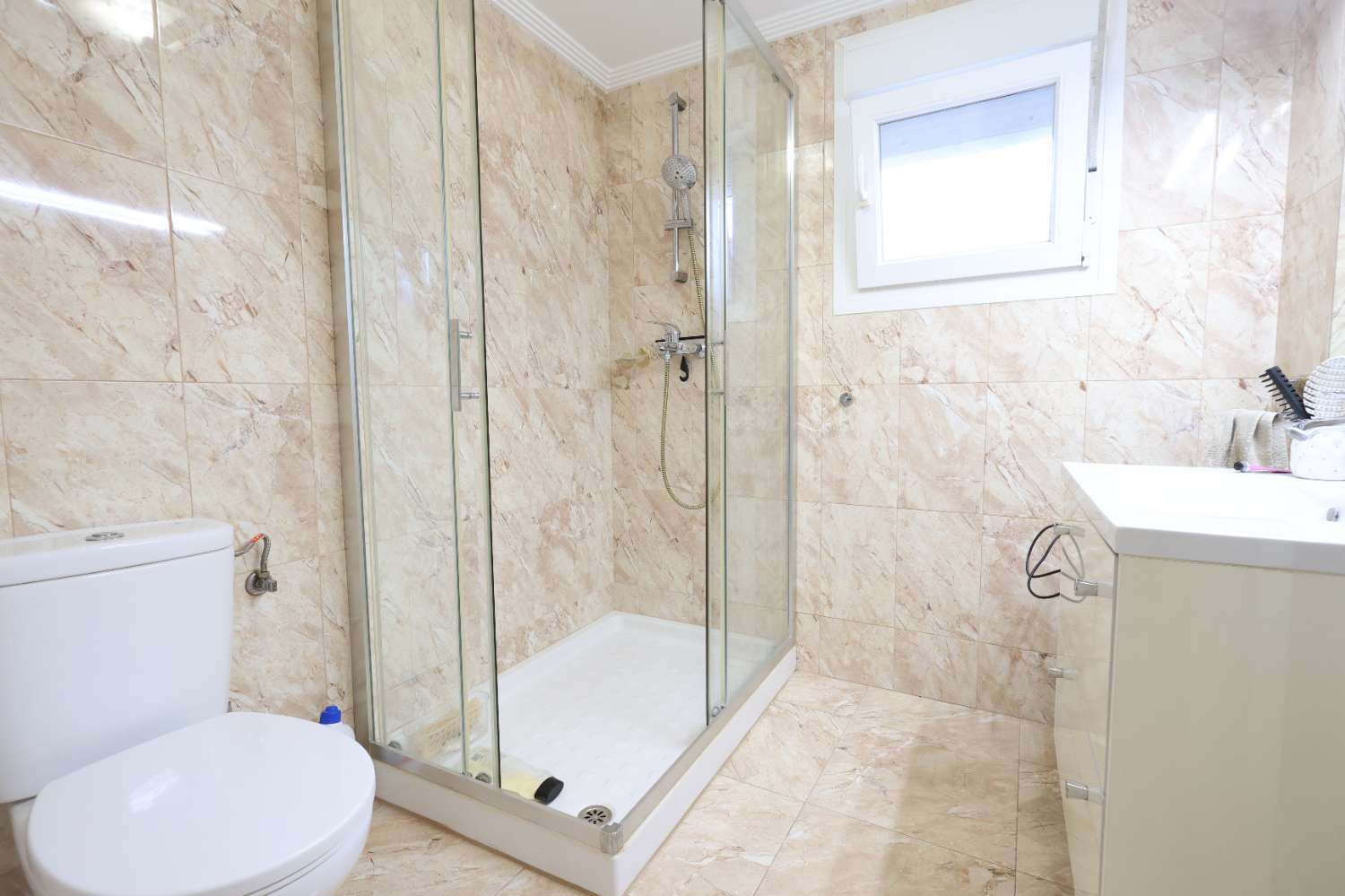 LOS BALCONES – CHALET INDEPENDIENTE DE ENSUEÑO EN ESQUINA FRENTE A PARQUE