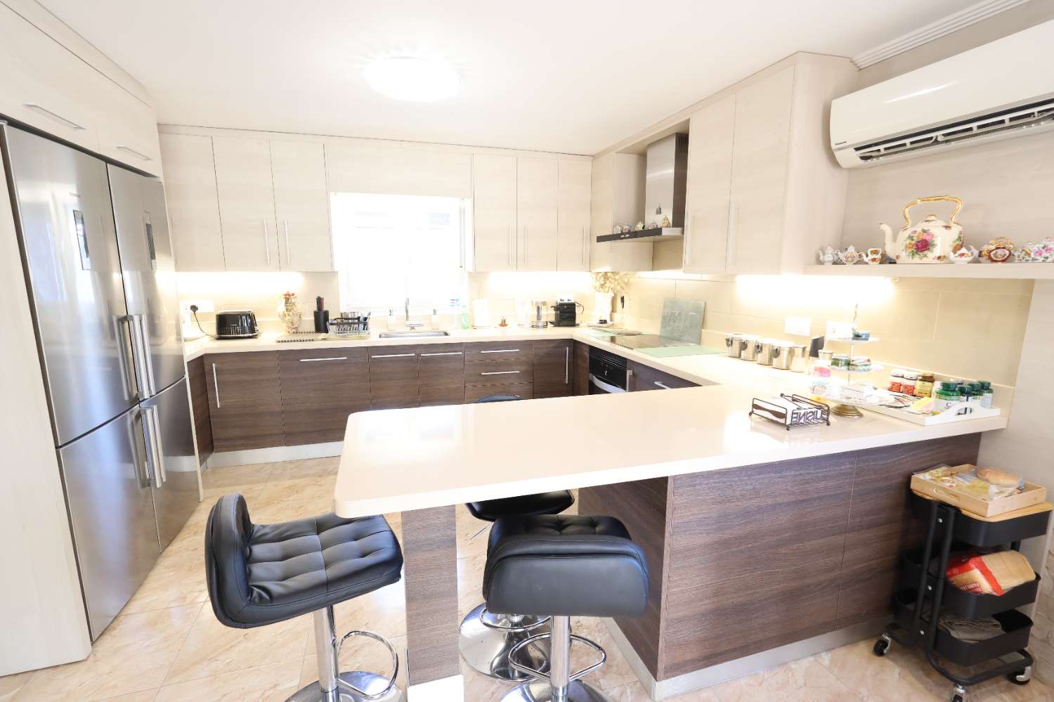 LOS BALCONES – CHALET INDEPENDIENTE DE ENSUEÑO EN ESQUINA FRENTE A PARQUE