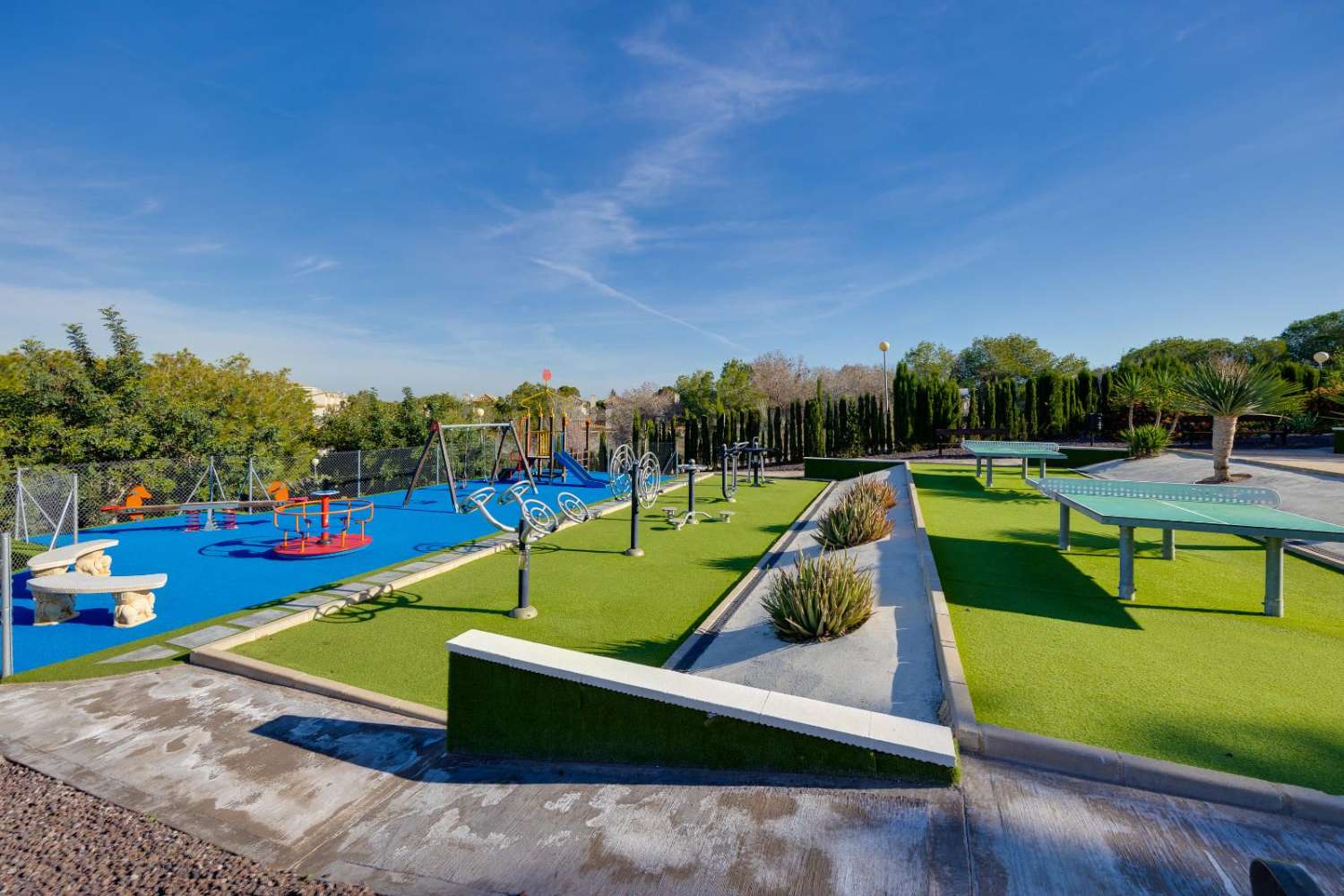 BUNGALOW REFORMADO EN PLANTA ALTA EN DREAM HILLS – ORIENTACIÓN SUR, SOLÁRIUM PRIVADO Y PISCINA COMUNITARIA