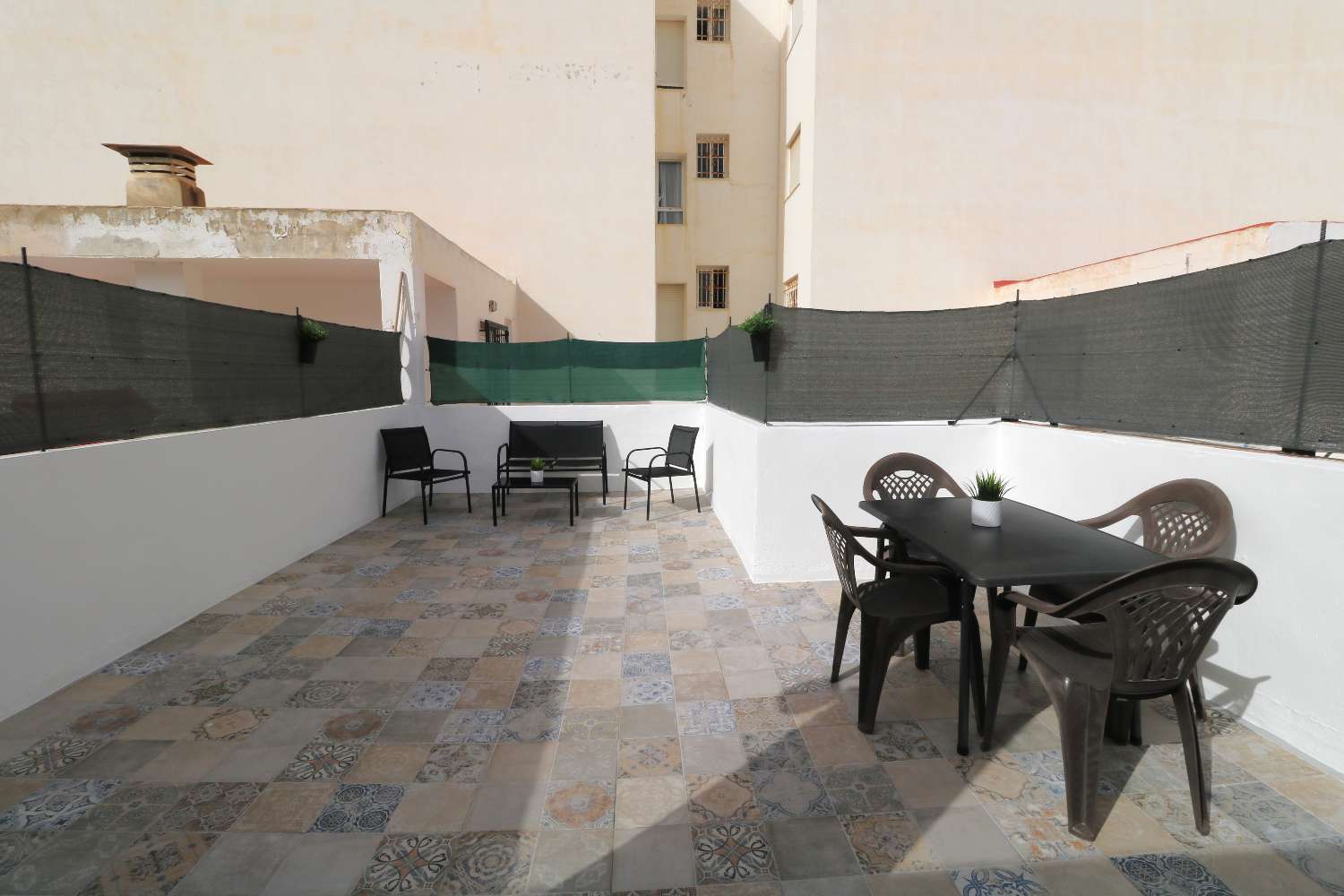 POLOREKONSTRUOVANÝ PENTHOUSE S VELKOU TERASOU 150 METRŮ OD PLÁŽE – ACEQUIÓN, TORREVIEJA