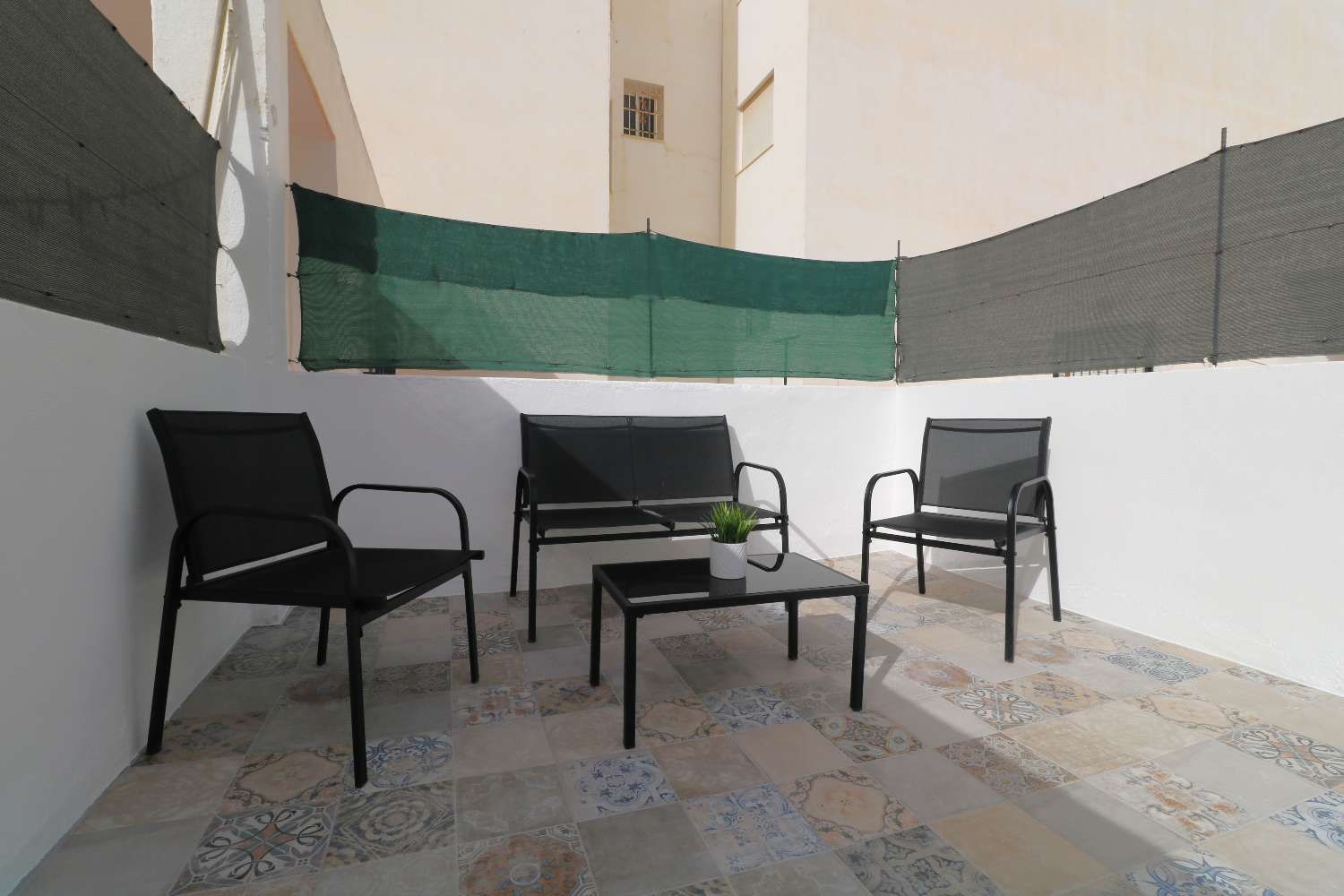 POLOREKONSTRUOVANÝ PENTHOUSE S VELKOU TERASOU 150 METRŮ OD PLÁŽE – ACEQUIÓN, TORREVIEJA