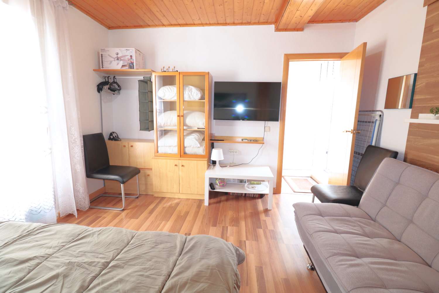 POLOREKONSTRUOVANÝ PENTHOUSE S VELKOU TERASOU 150 METRŮ OD PLÁŽE – ACEQUIÓN, TORREVIEJA