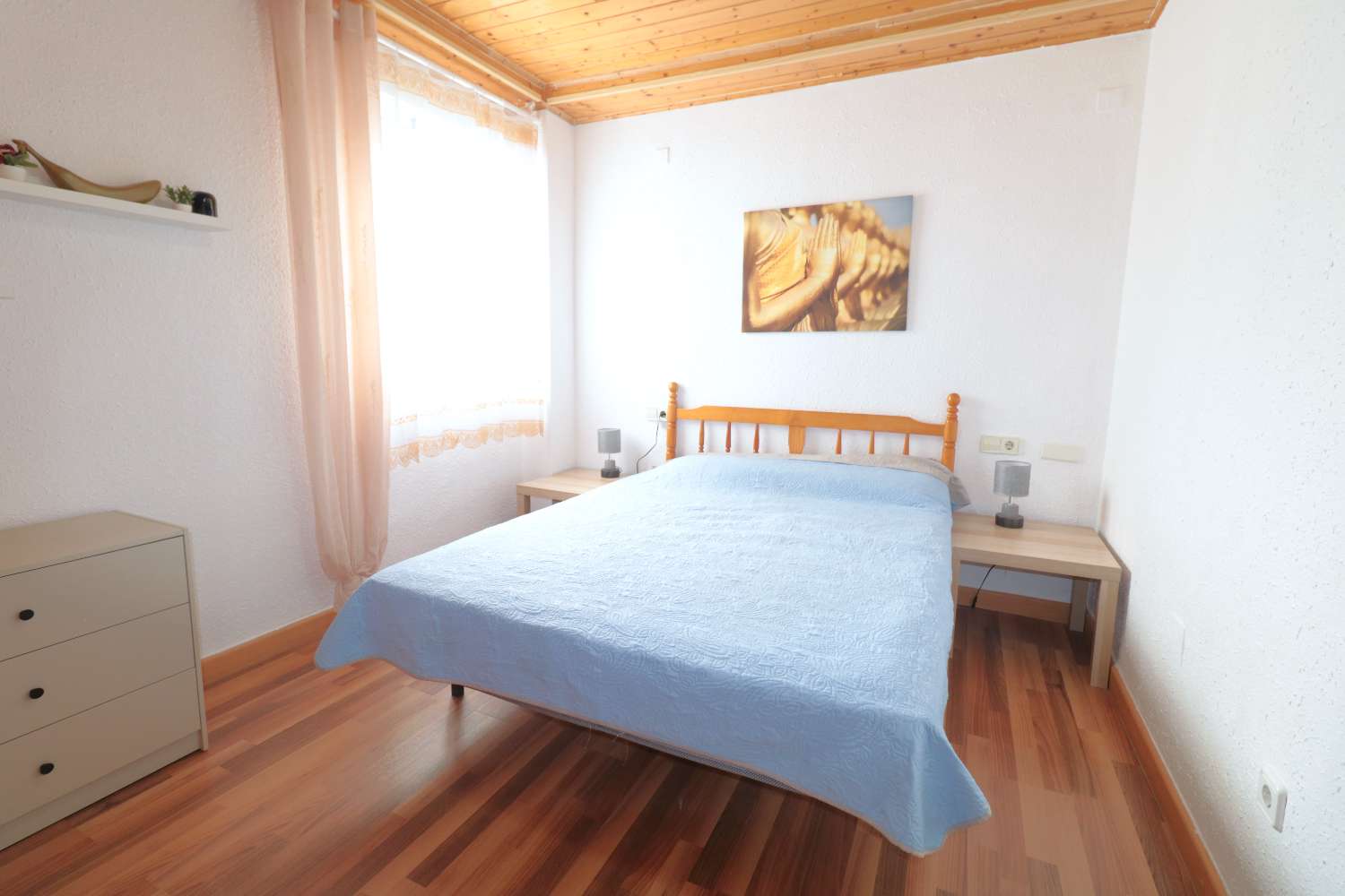 POLOREKONSTRUOVANÝ PENTHOUSE S VELKOU TERASOU 150 METRŮ OD PLÁŽE – ACEQUIÓN, TORREVIEJA