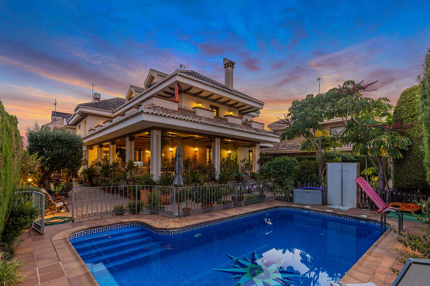 LUXUSNÍ SAMOSTATNĚ STOJÍCÍ VILA V LA VELETA – TORREVIEJA