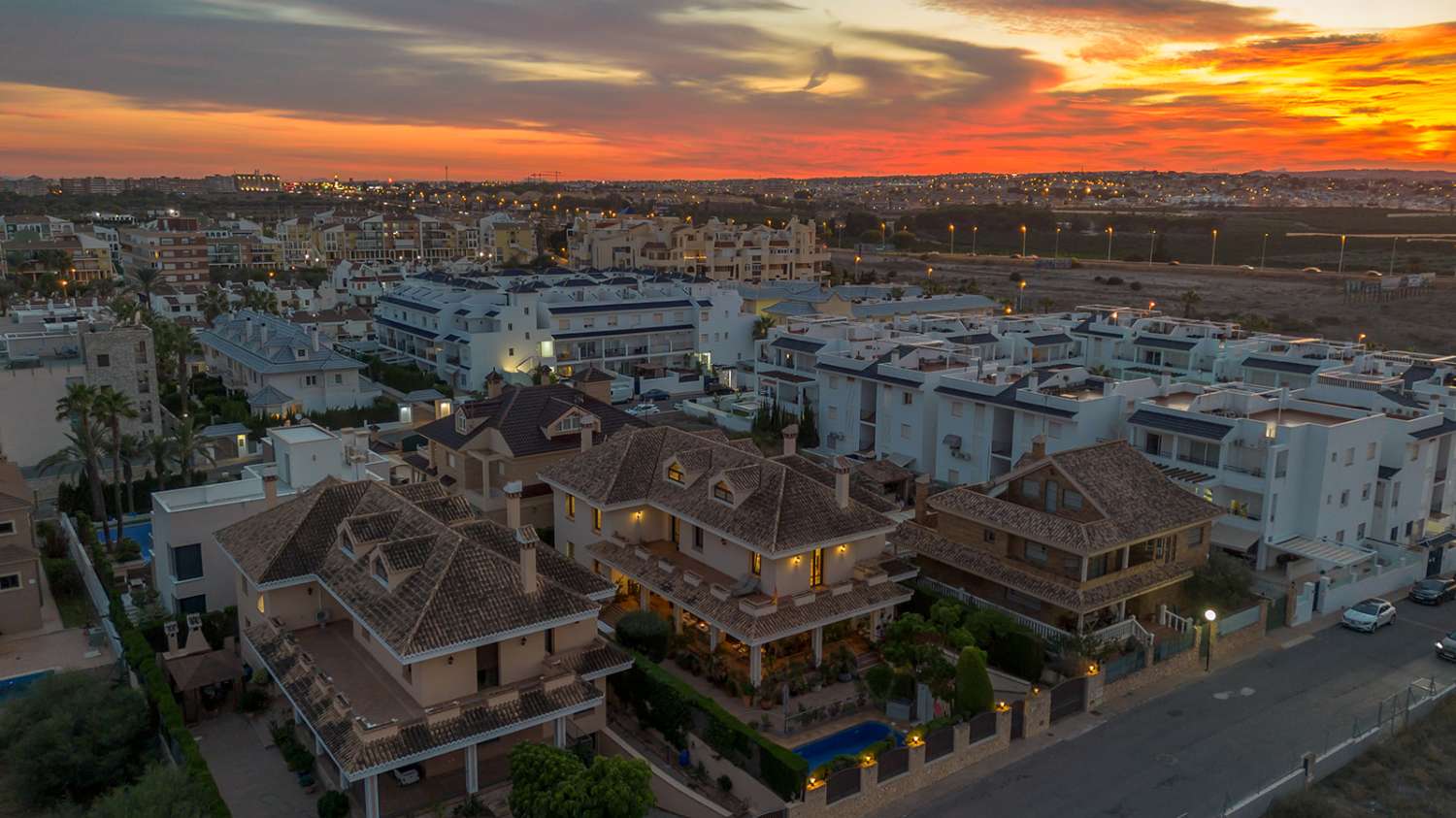 LUXUSNÍ SAMOSTATNĚ STOJÍCÍ VILA V LA VELETA – TORREVIEJA