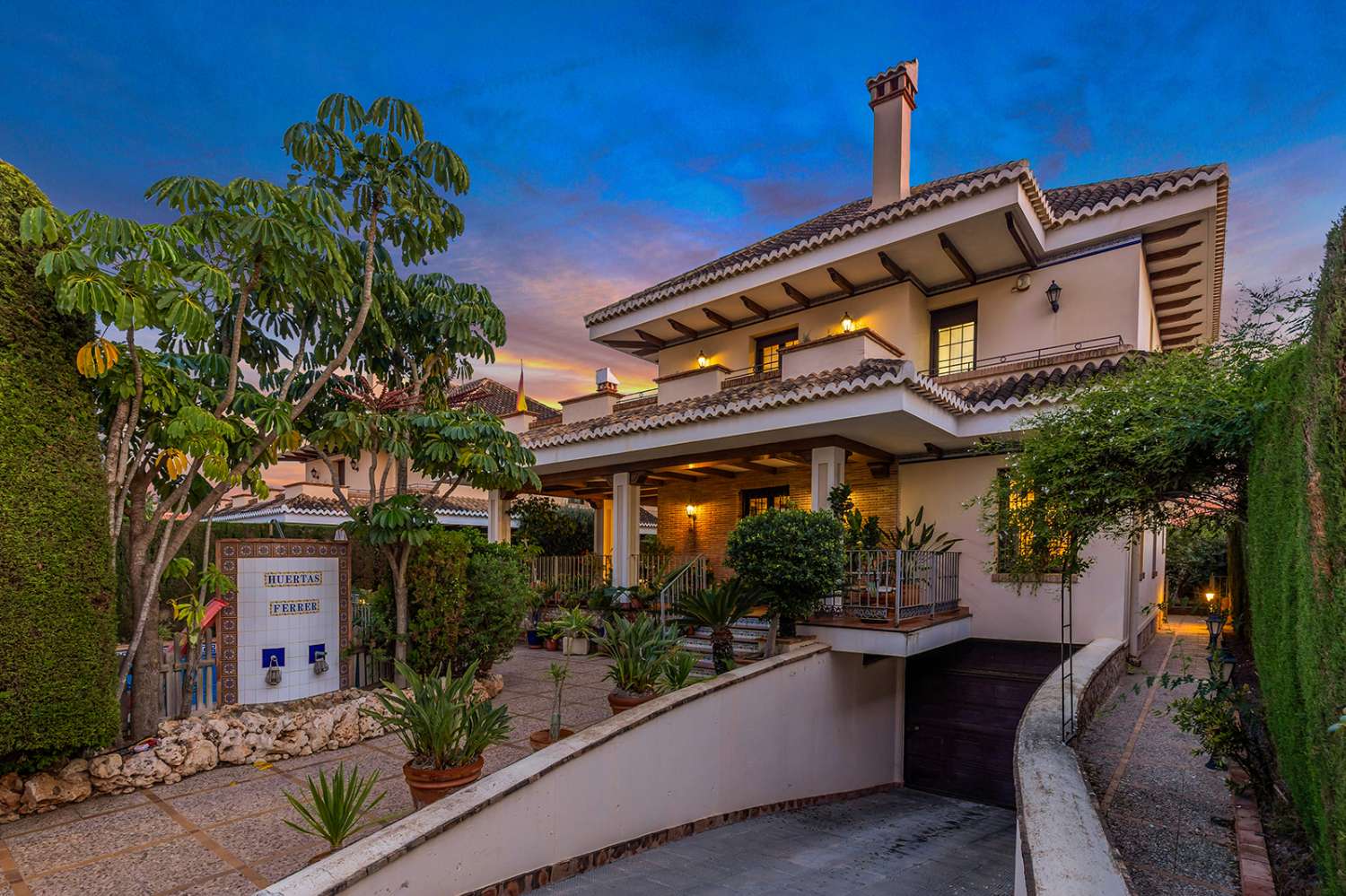 LUXUSNÍ SAMOSTATNĚ STOJÍCÍ VILA V LA VELETA – TORREVIEJA