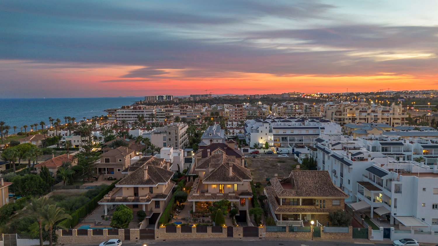 LUXUSNÍ SAMOSTATNĚ STOJÍCÍ VILA V LA VELETA – TORREVIEJA