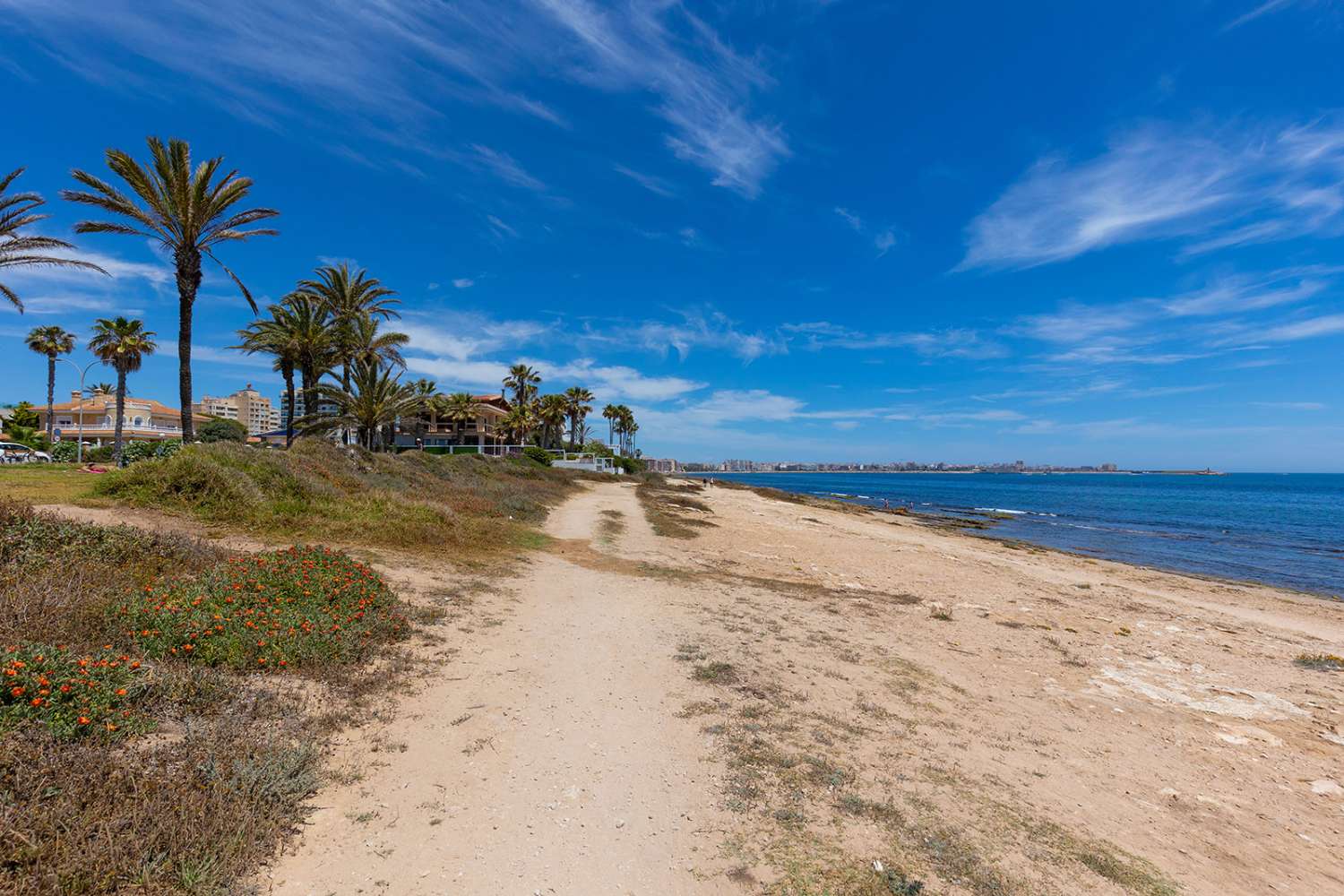 LUXUSNÍ SAMOSTATNĚ STOJÍCÍ VILA V LA VELETA – TORREVIEJA
