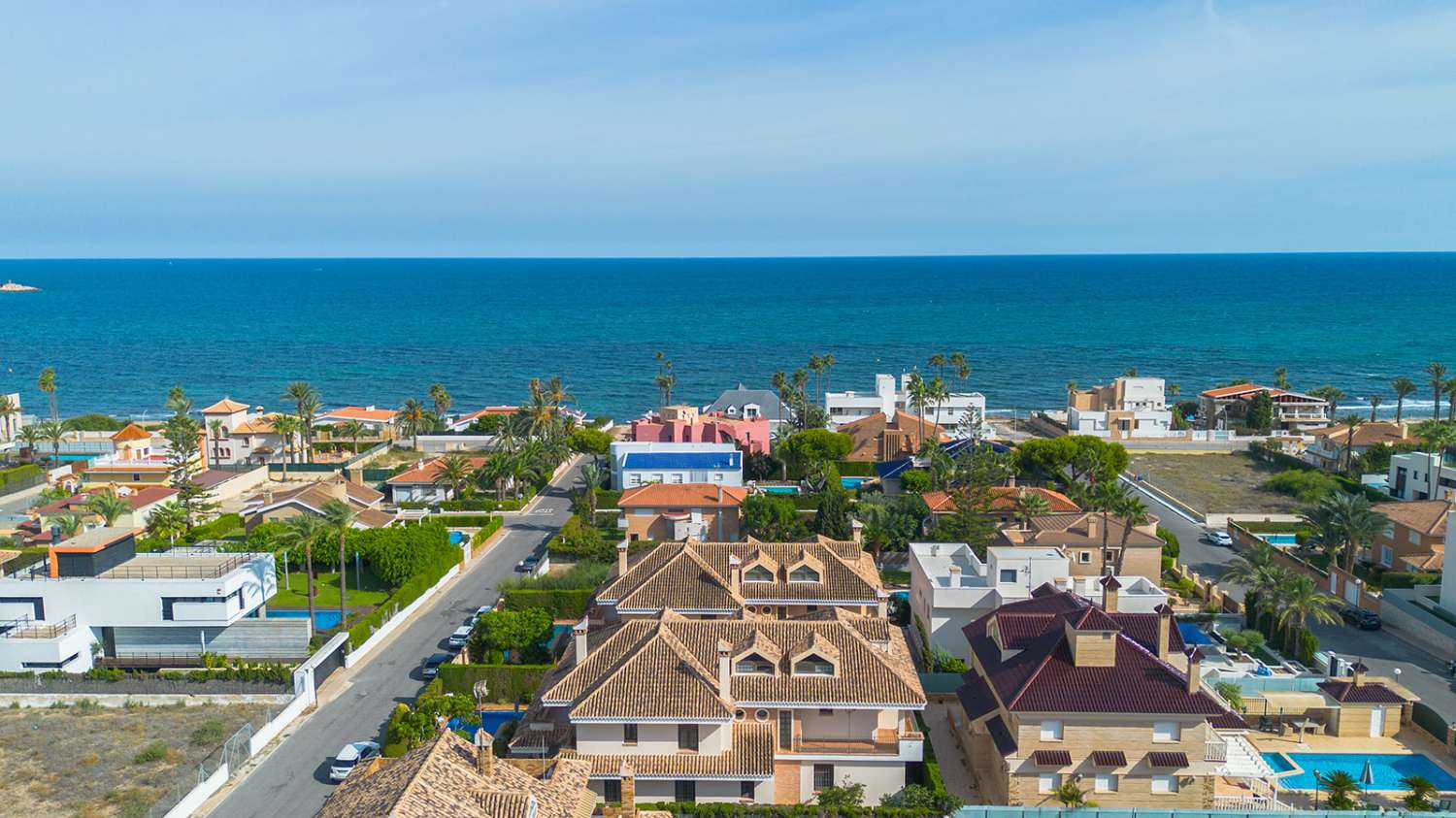 LUXUSNÍ SAMOSTATNĚ STOJÍCÍ VILA V LA VELETA – TORREVIEJA