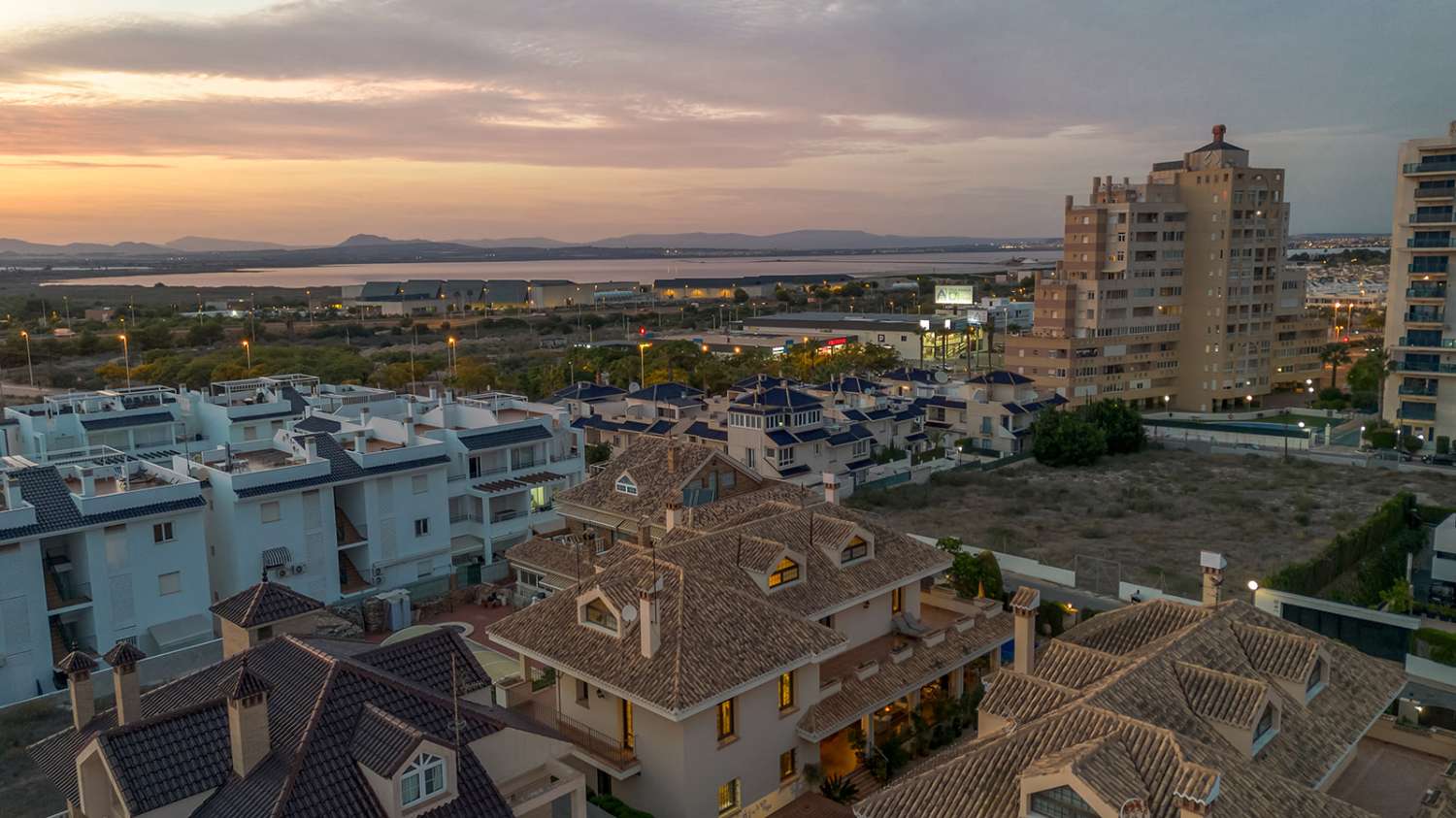 LUXUSNÍ SAMOSTATNĚ STOJÍCÍ VILA V LA VELETA – TORREVIEJA