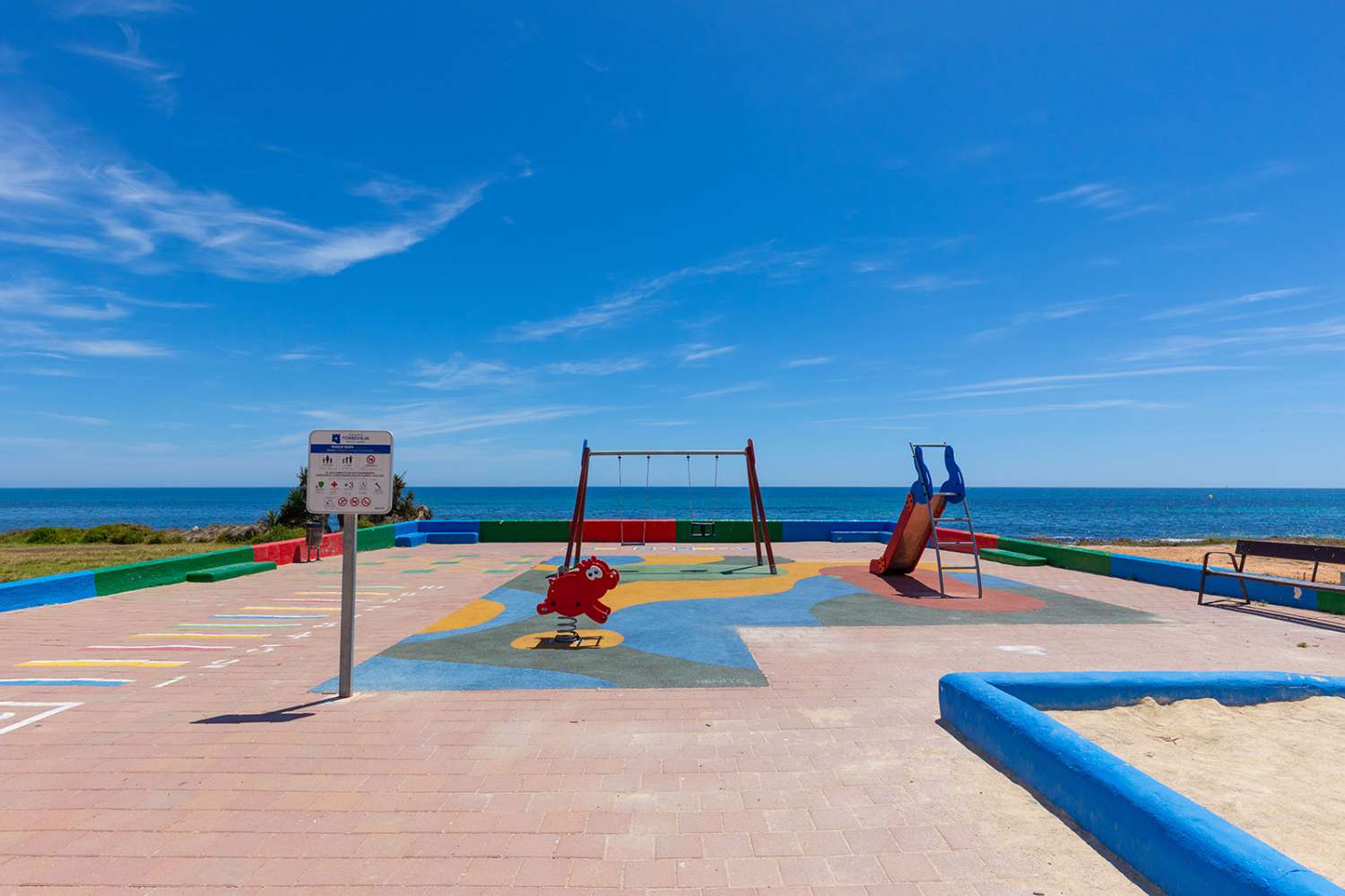 LUXUSNÍ SAMOSTATNĚ STOJÍCÍ VILA V LA VELETA – TORREVIEJA