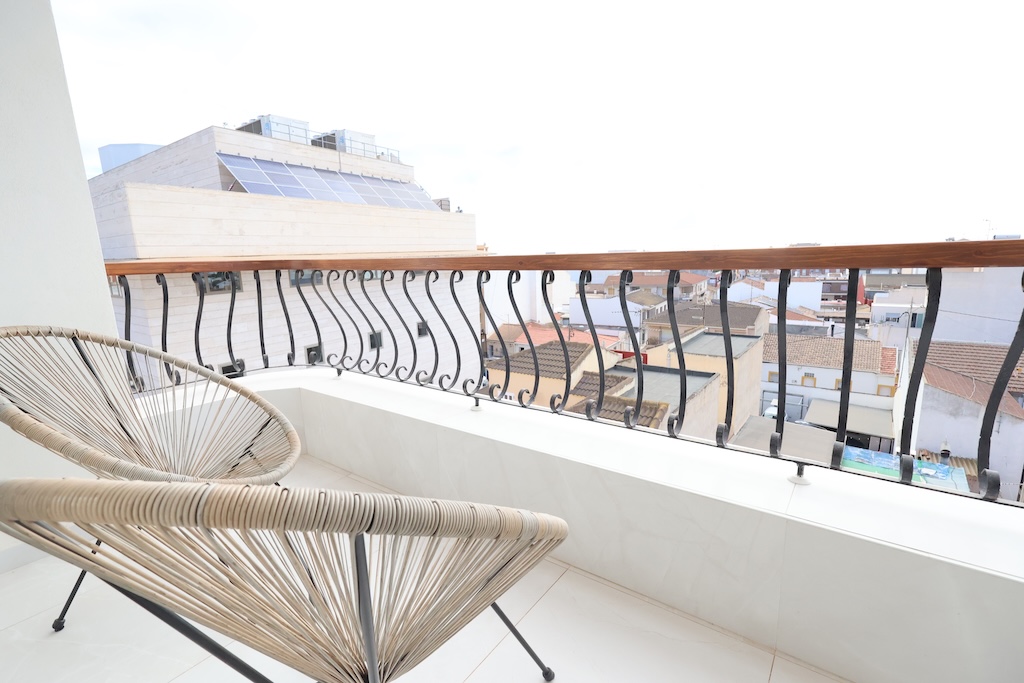 位于PILAR DE LA HORADADA中心的高品质翻新公寓