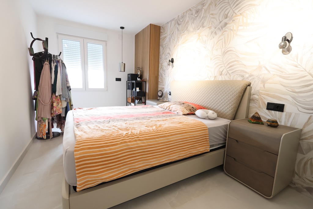 位于PILAR DE LA HORADADA中心的高品质翻新公寓