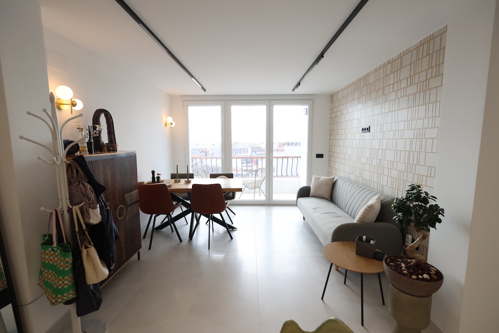 位于PILAR DE LA HORADADA中心的高品质翻新公寓