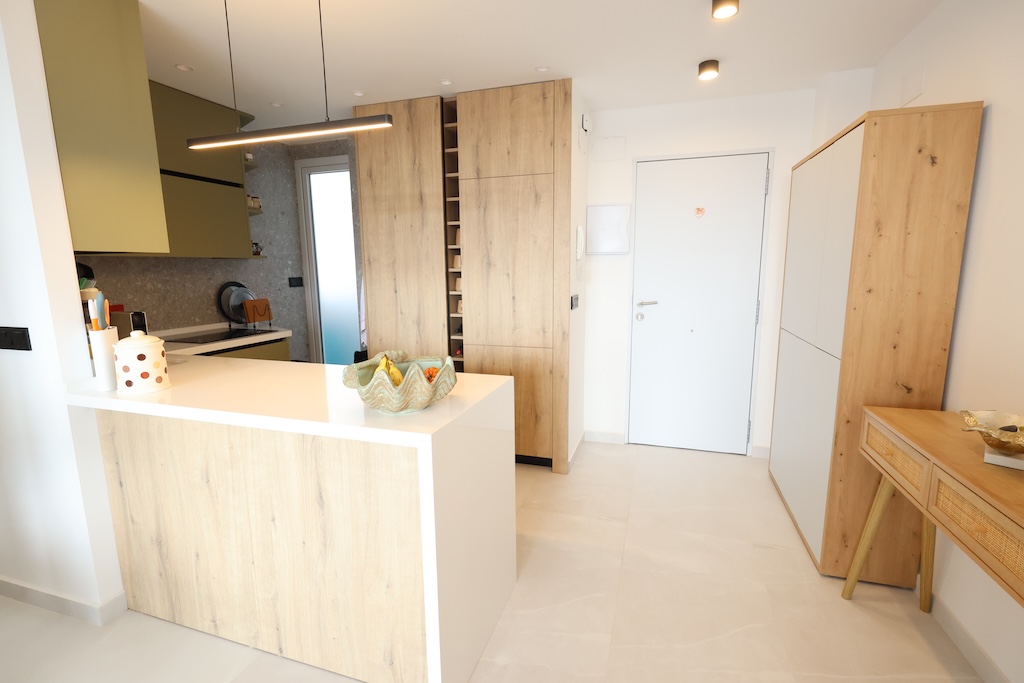 位于PILAR DE LA HORADADA中心的高品质翻新公寓