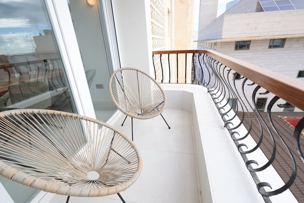 位于PILAR DE LA HORADADA中心的高品质翻新公寓