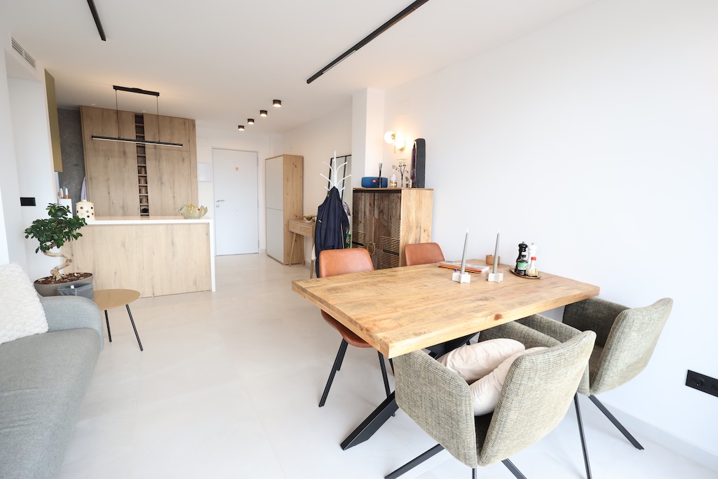 位于PILAR DE LA HORADADA中心的高品质翻新公寓