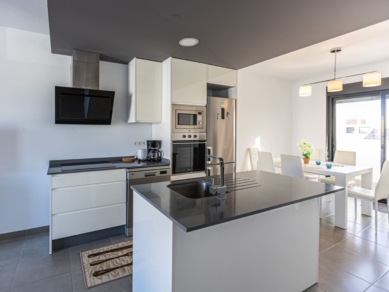 位于马尔梅诺尔海滩附近的美丽房产，价格优惠