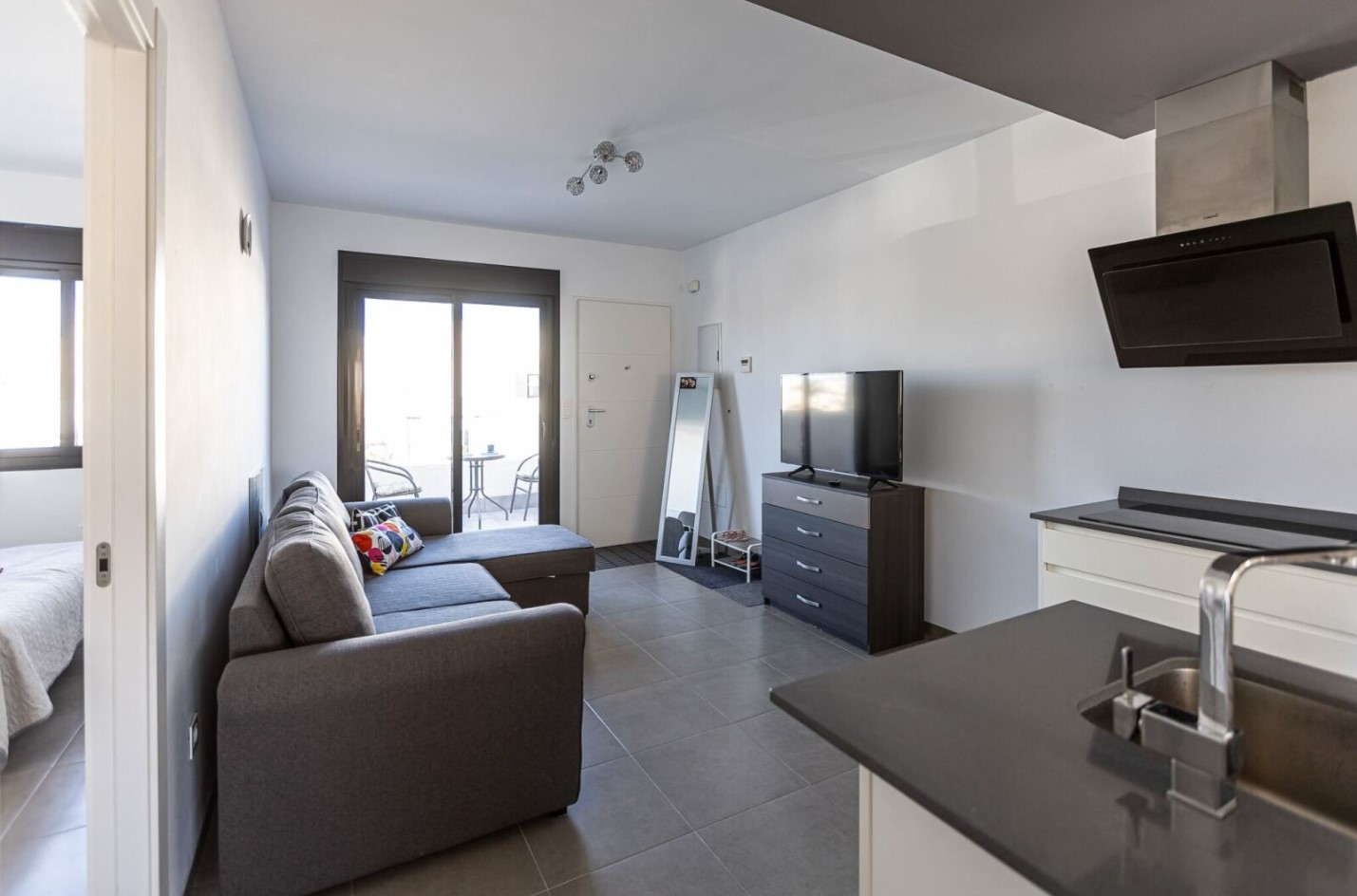 位于马尔梅诺尔海滩附近的美丽房产，价格优惠