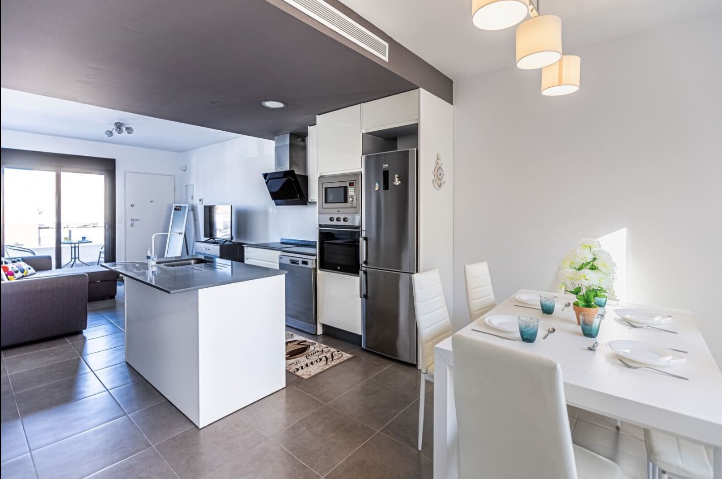 位于马尔梅诺尔海滩附近的美丽房产，价格优惠